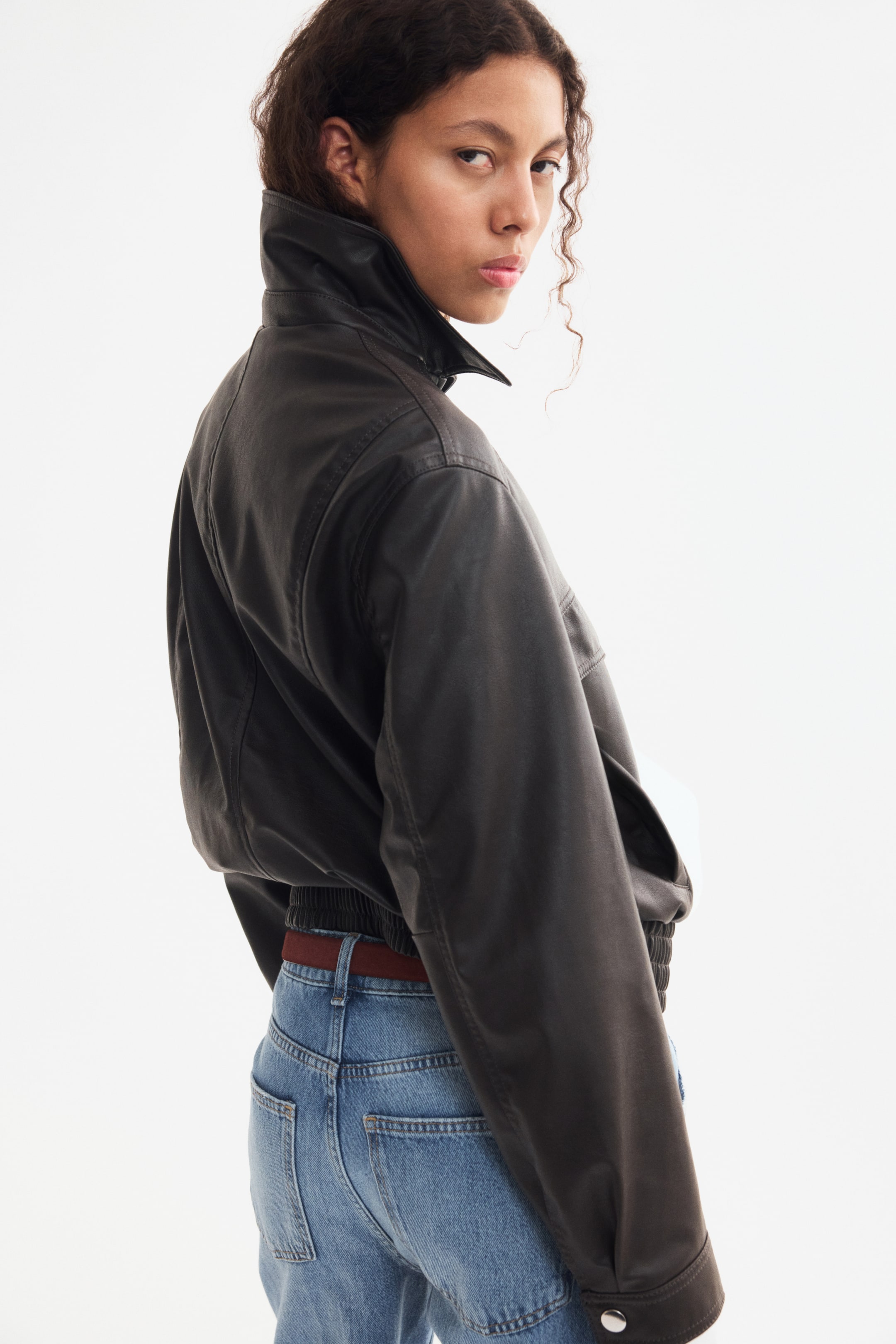 Женские куртки H&M Oversized Coated Jacket — фото 5