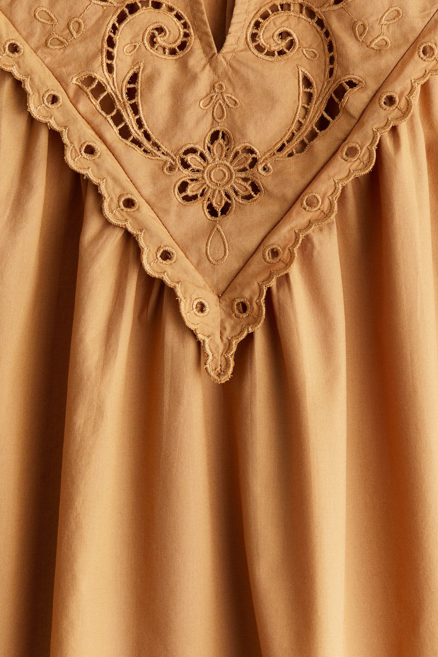 Áo kiểu thêu ren lỗ - Màu be đậm - 6