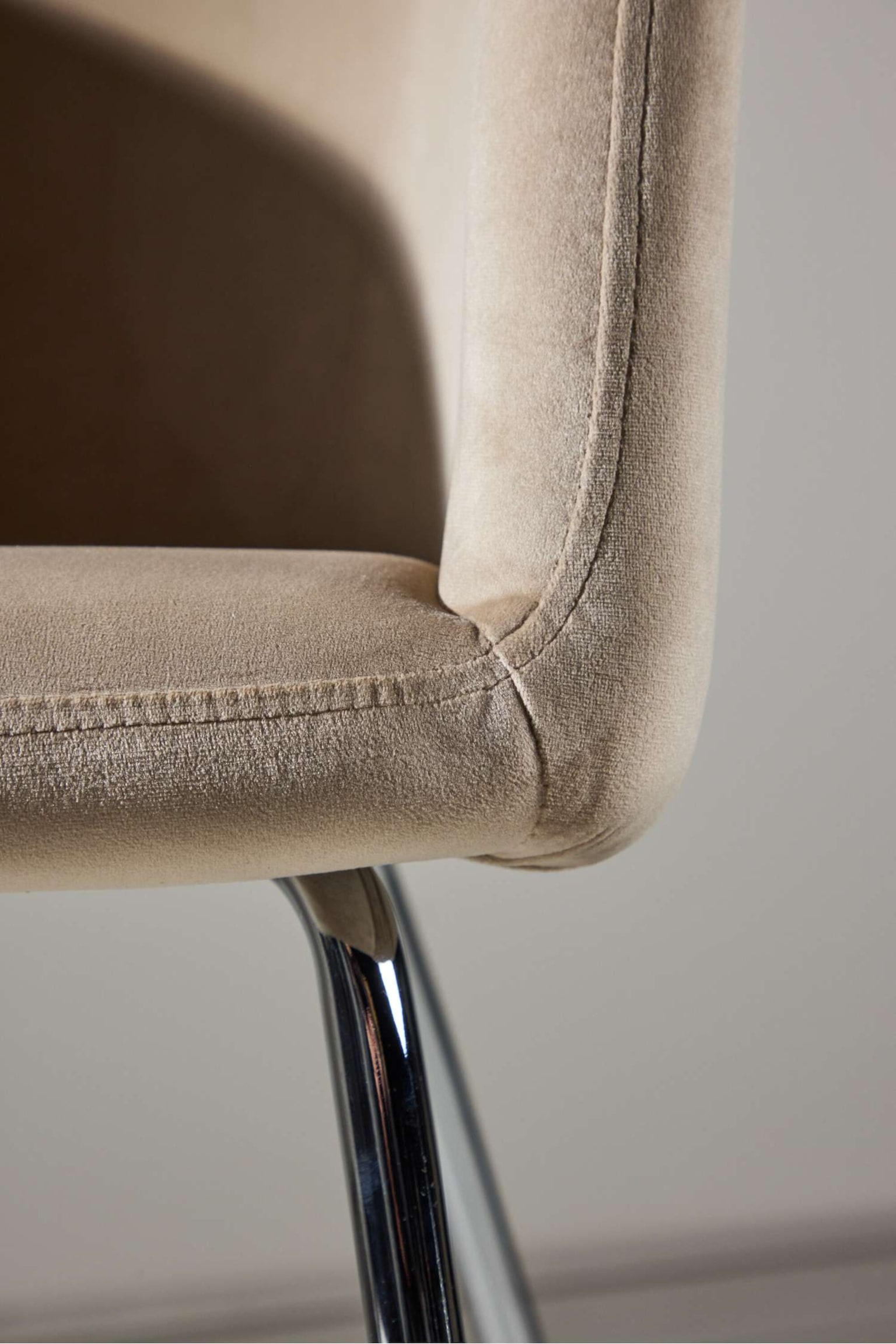 Berit Dining Chair - Aksamit Poliestrowy, Chrom/Aksamit, Orzech - 4