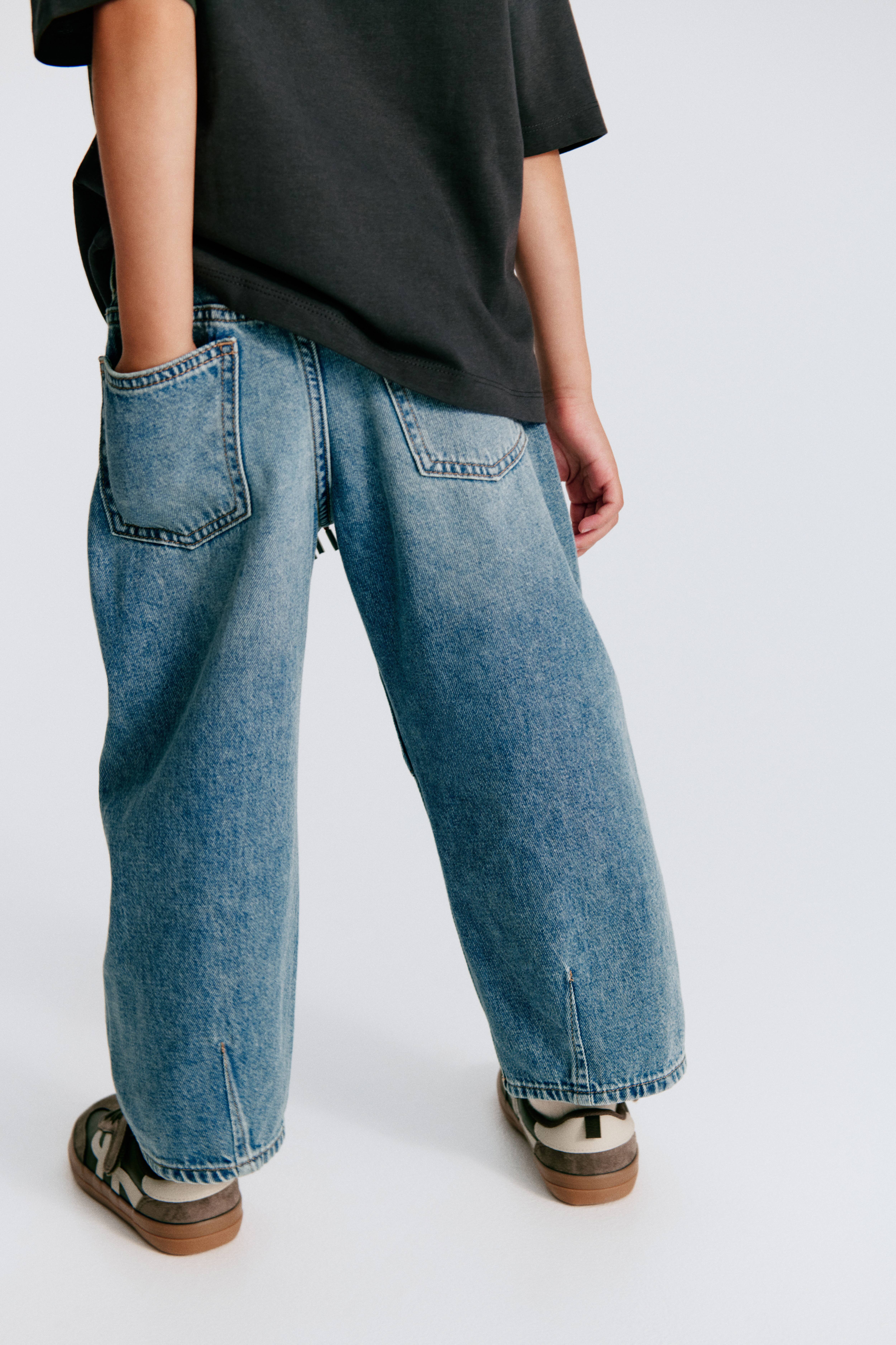Loose-Fit Barrel-Leg Jeans