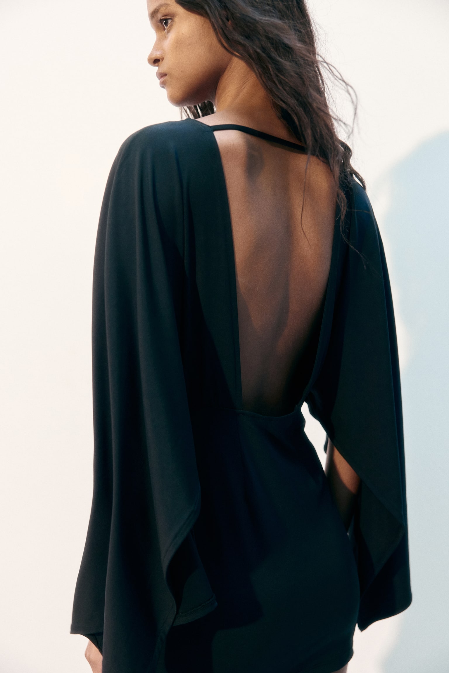 Abito in maglia fine con maniche a mantella - Nero - 4