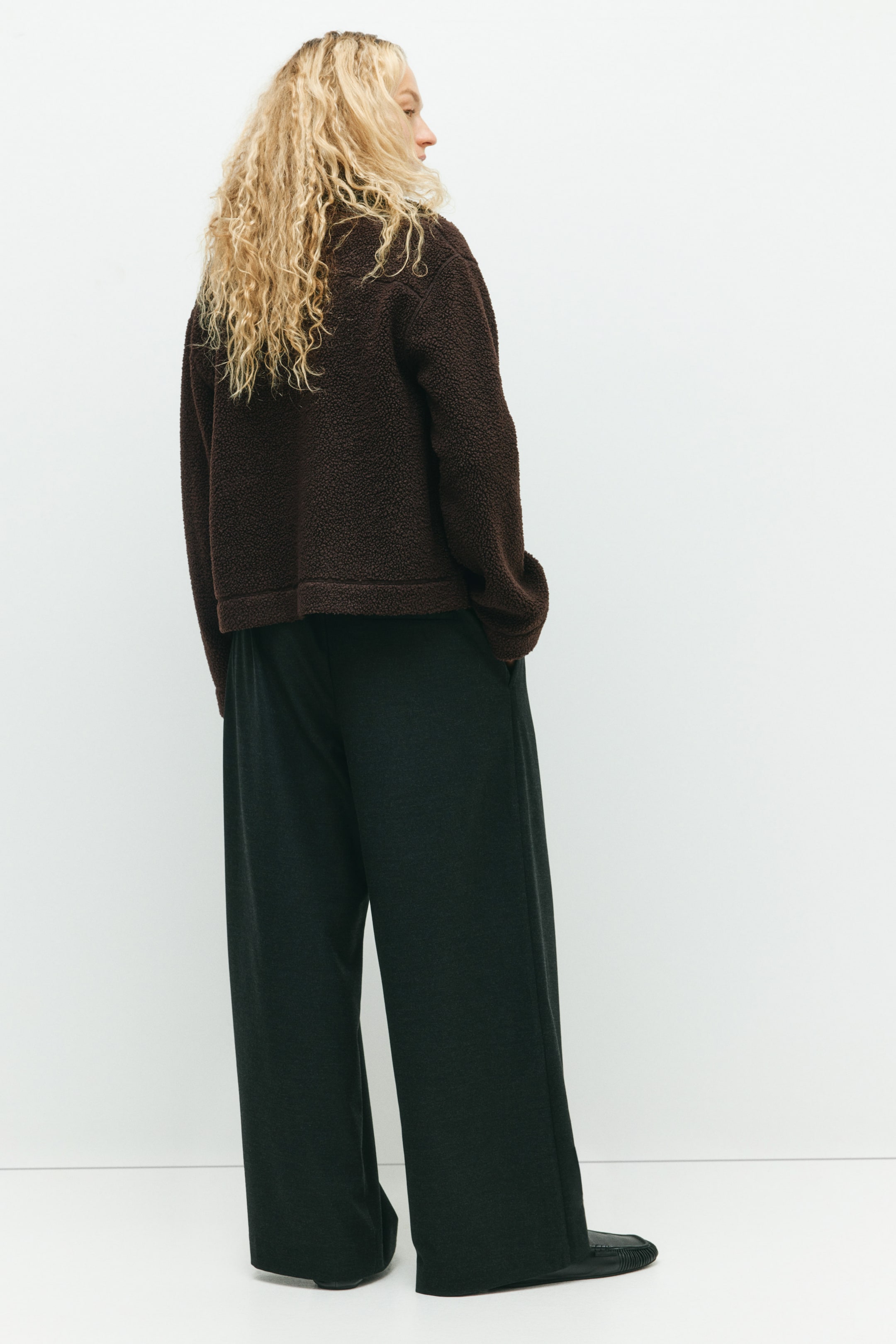 Ampliar la imagen: MAMA Chamarra en tejido peluche - Café oscuro - Ladies | H&M MX 4