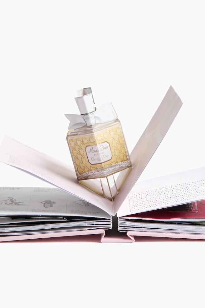 Fashion Unfolded: Pop-Up Dior-Pop-Up Dior - 4
