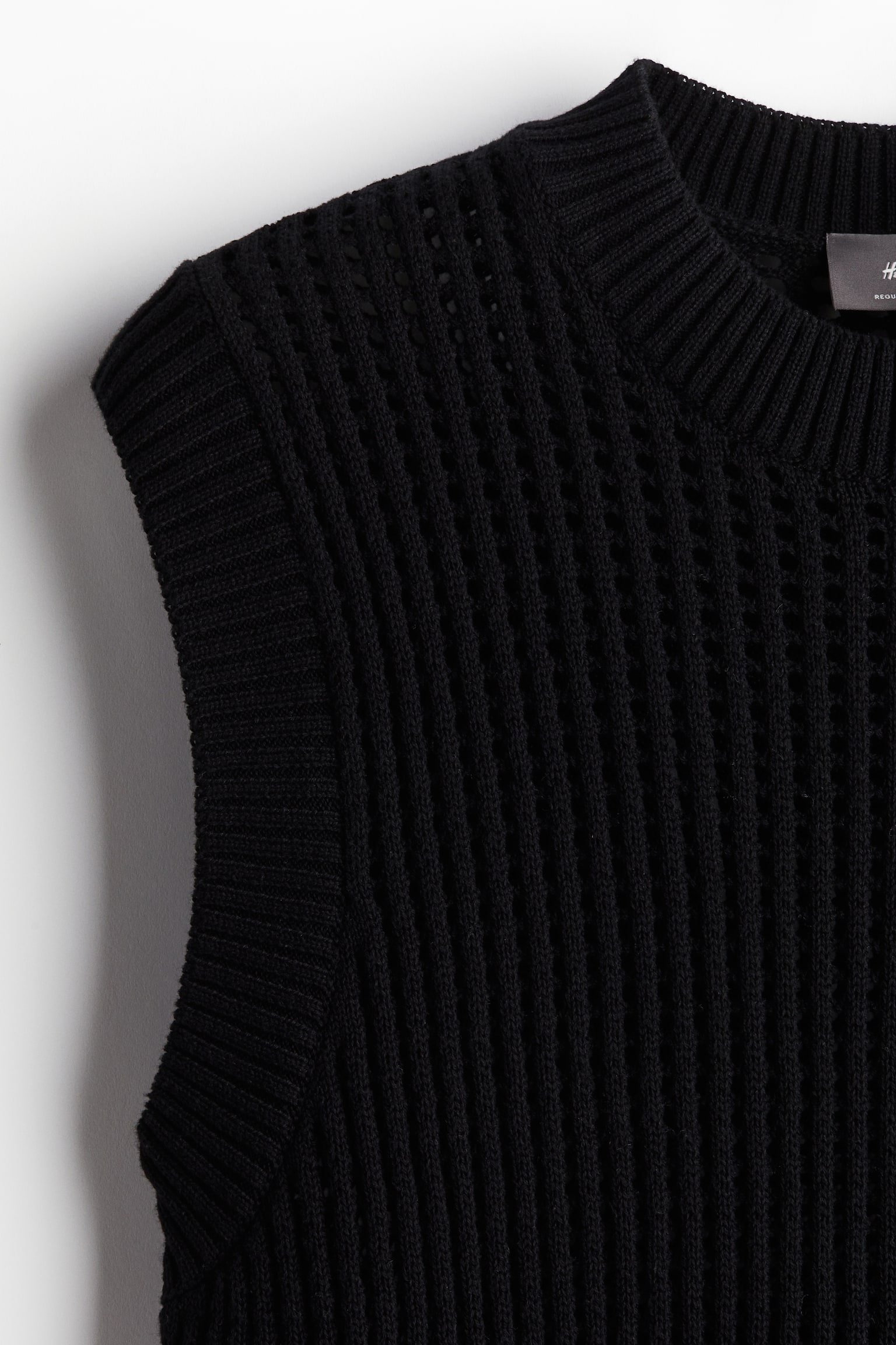 Regular Fit Hole-knit sweater vest - Black - 2