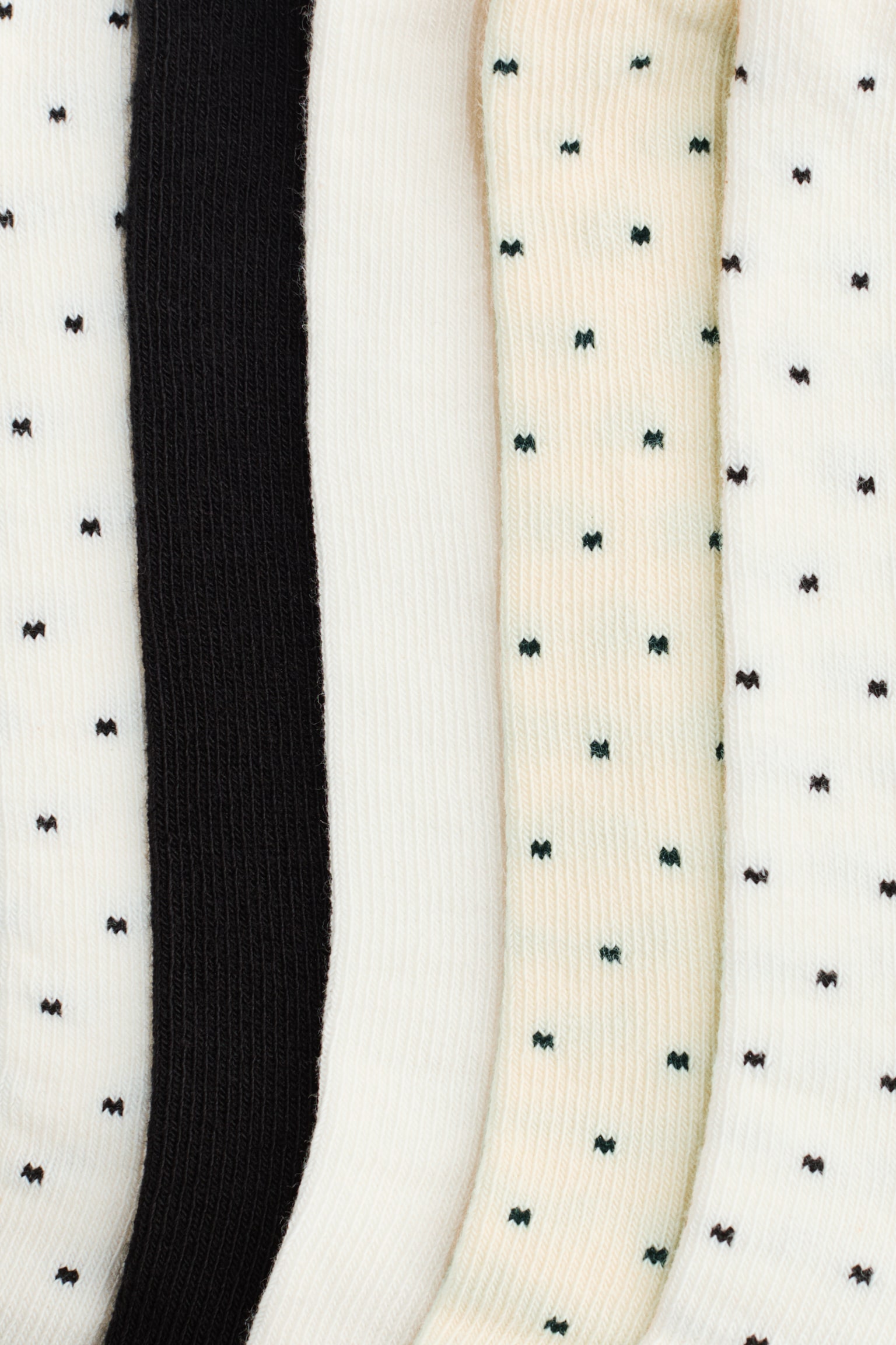 מארז 5 זוגות גרביים - לבן/נקודות/לבן/כחול פרחוני - 3