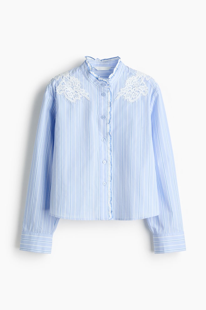 Baumwollbluse mit Volantbesatz - Hellblau/Gestreift - 1