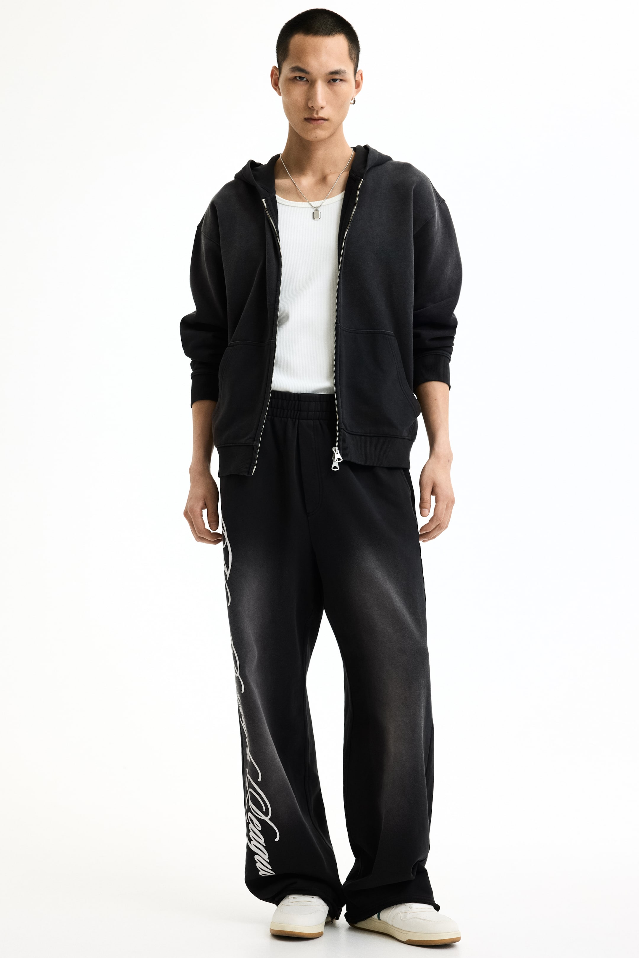 Мужские брюки H&M Oversized Printed Cotton Sweatpants — фото 4