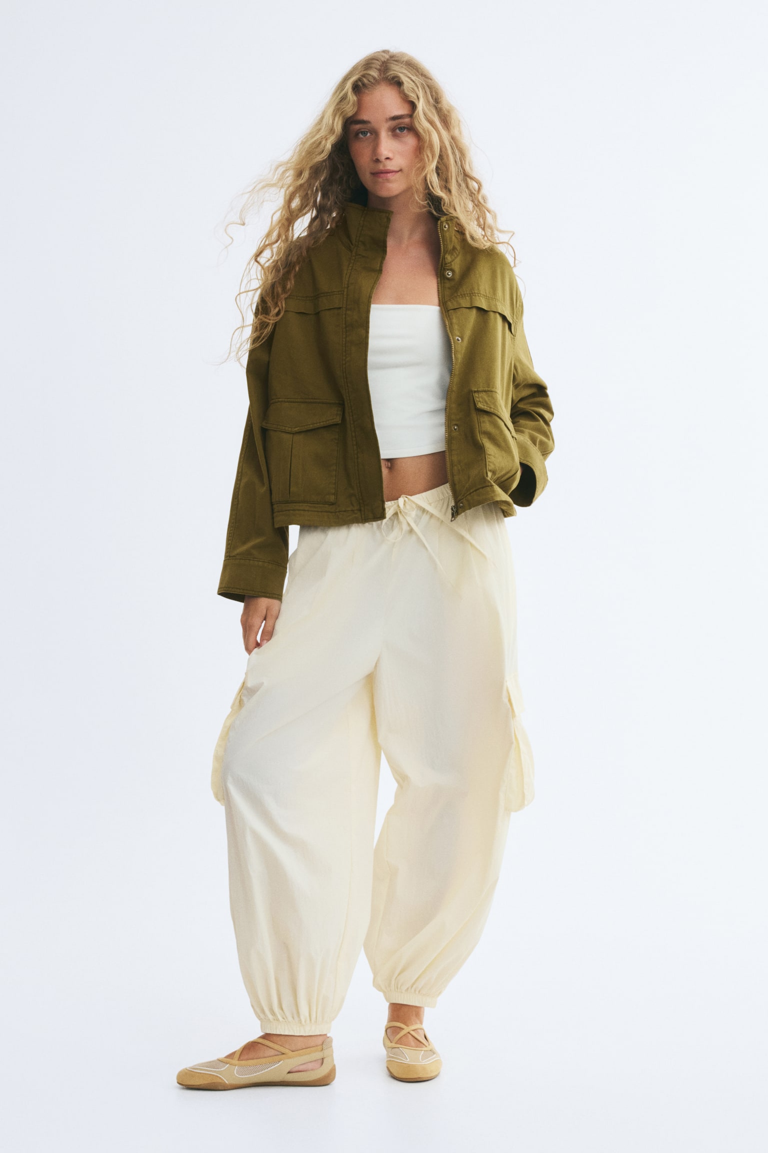Женская куртка H&M Oversized Utility, цвет: Тёмный хаки зелёный — фото 4