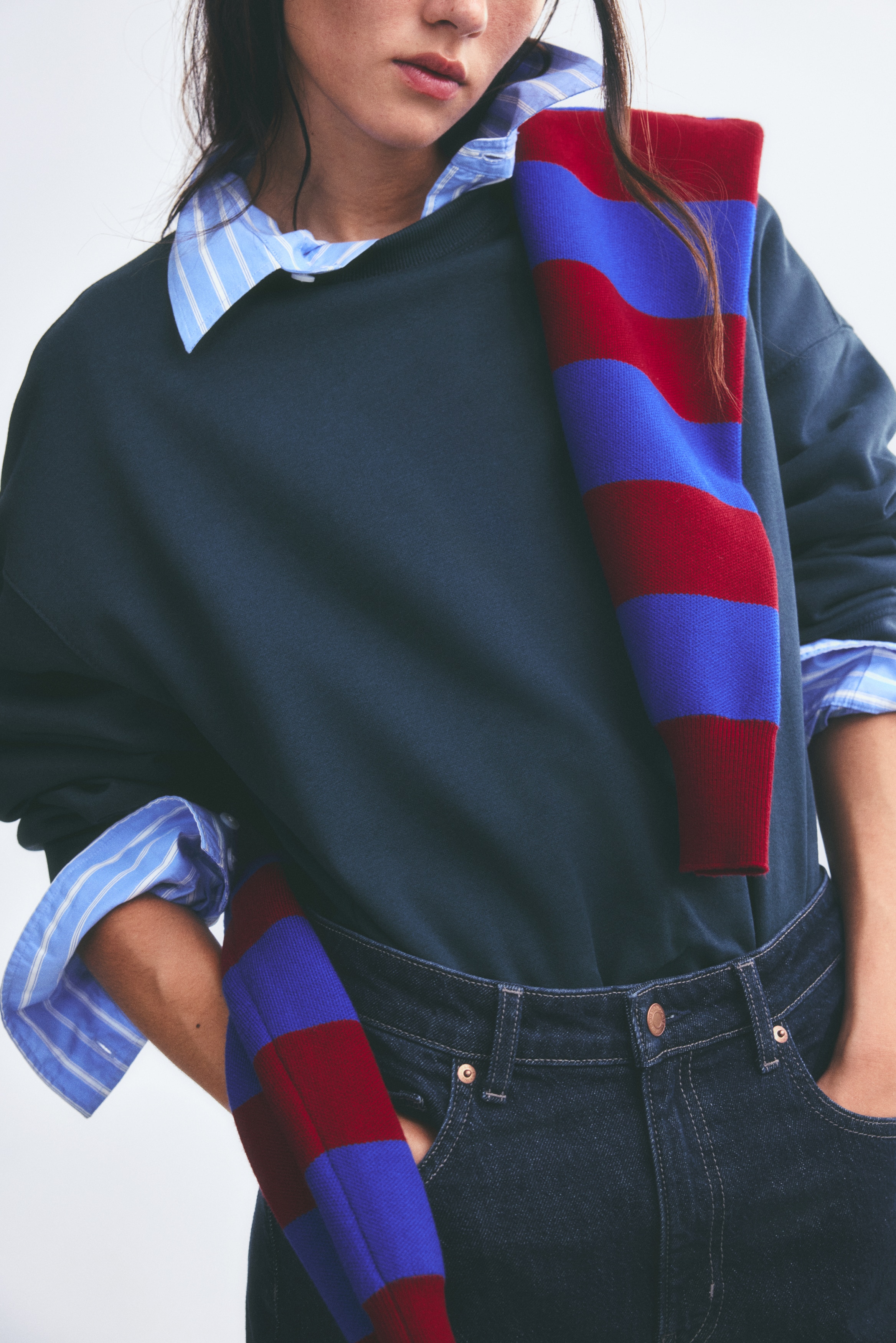 Oversized sweatshirtModel
