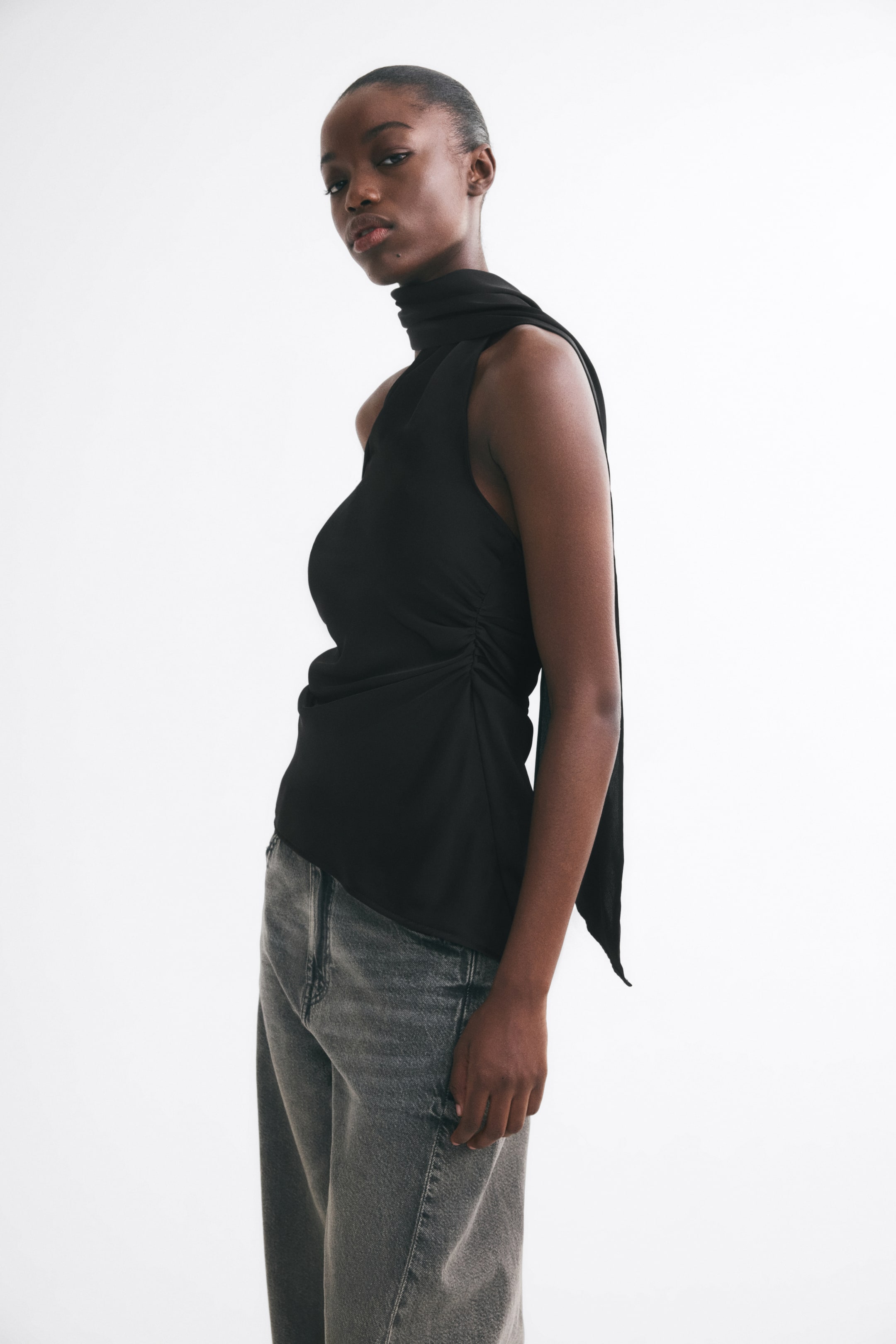Haut asymétrique à col écharpe