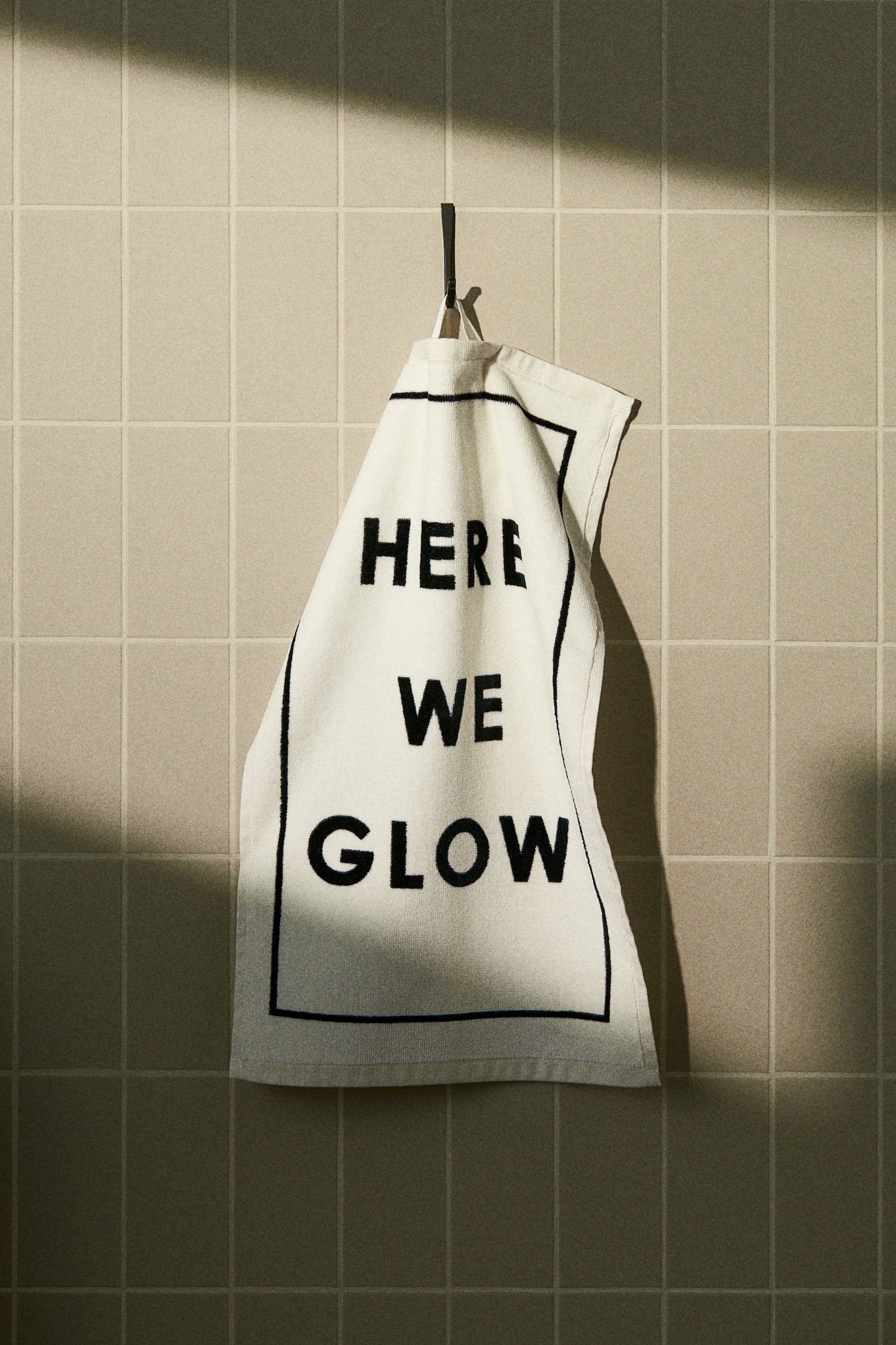 Motif-detail velour guest towel - White/Here We Glow/Pink/Here We Glow - 2