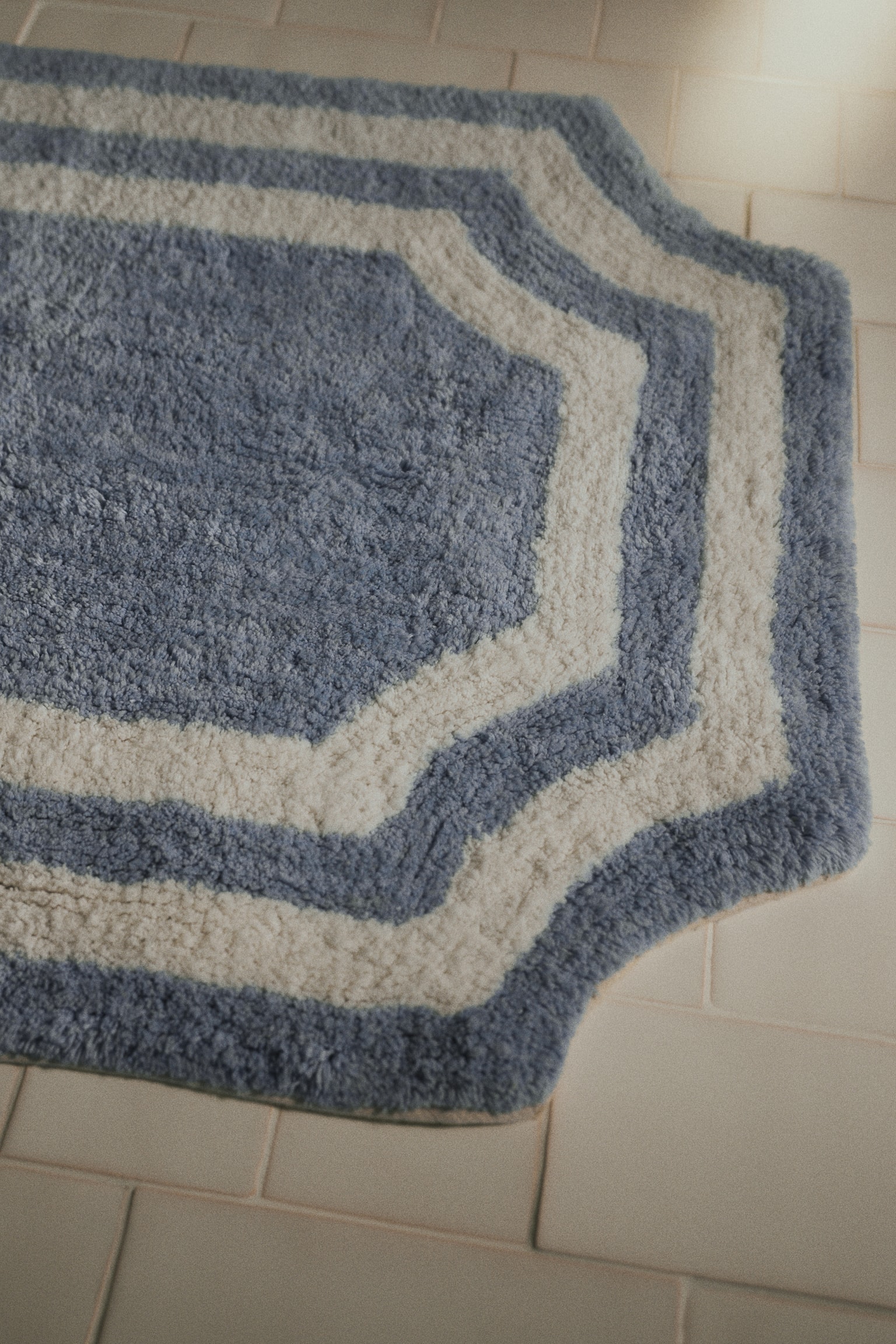 Tapete de casa de banho em algodão tufado - Azul pó/Creme - 1