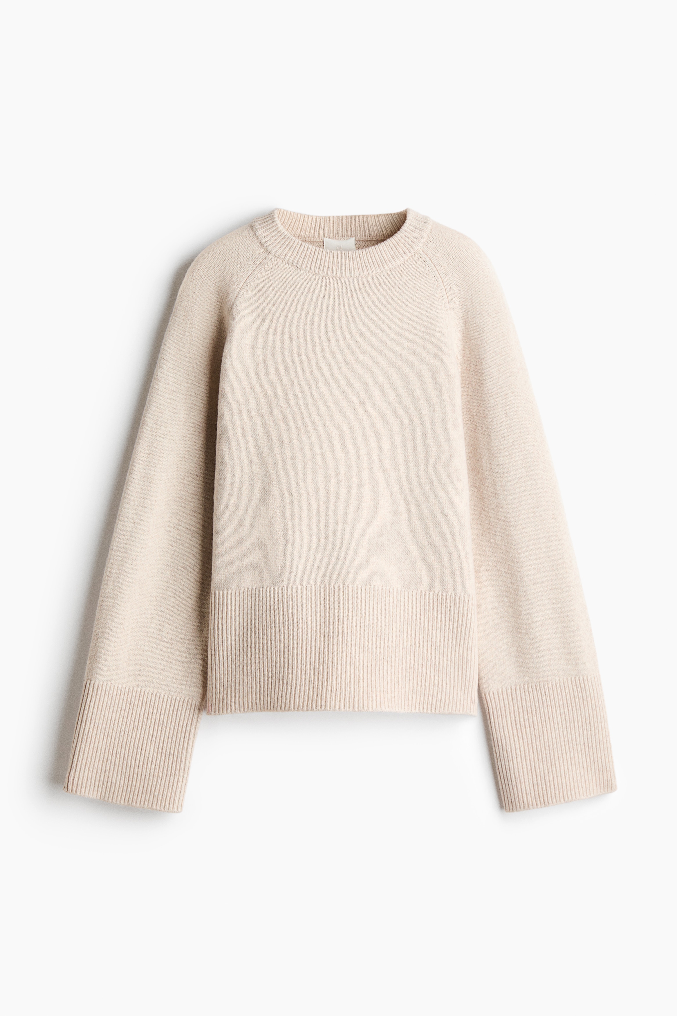 Pullover con maniche a raglanModello