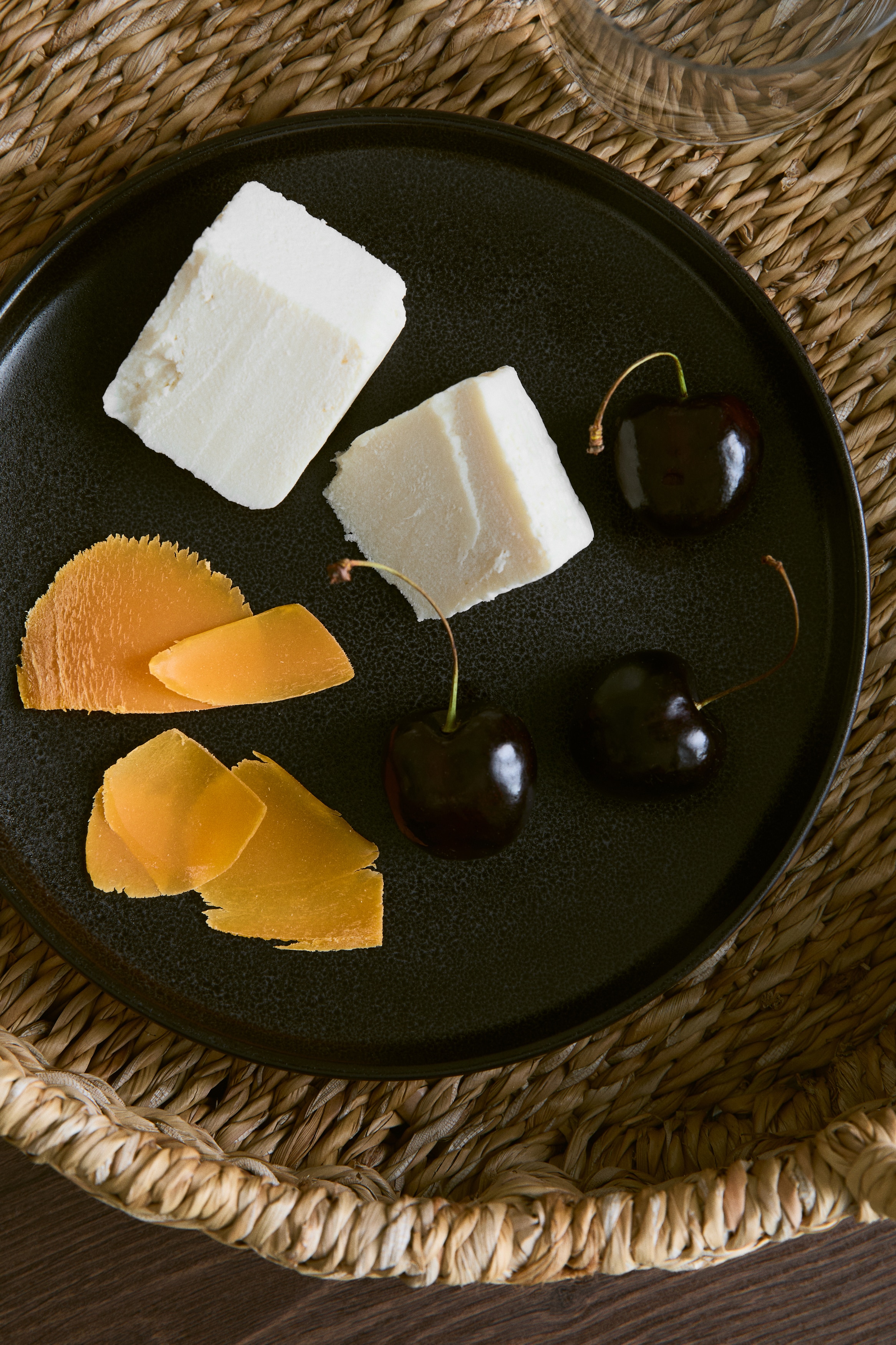 2-pack reactive-glaze starter plates - Black/Light beige/Beige