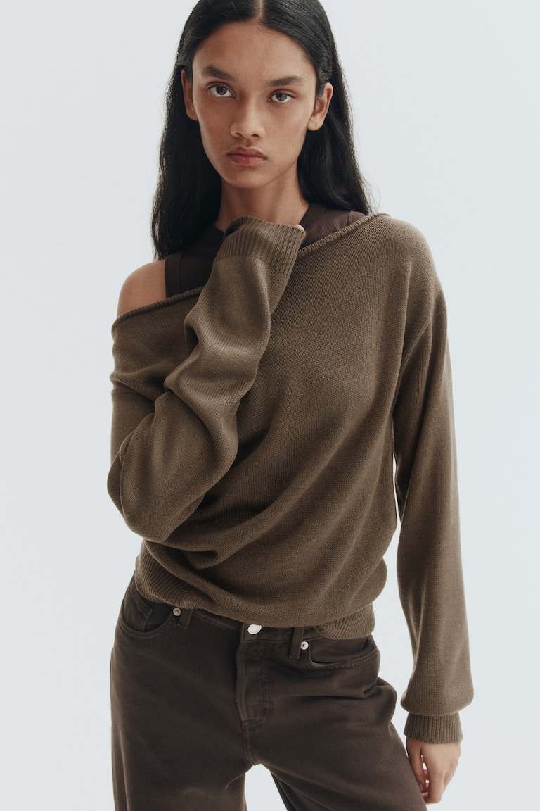 Off-the-Shoulder Sweater - Dark taupe