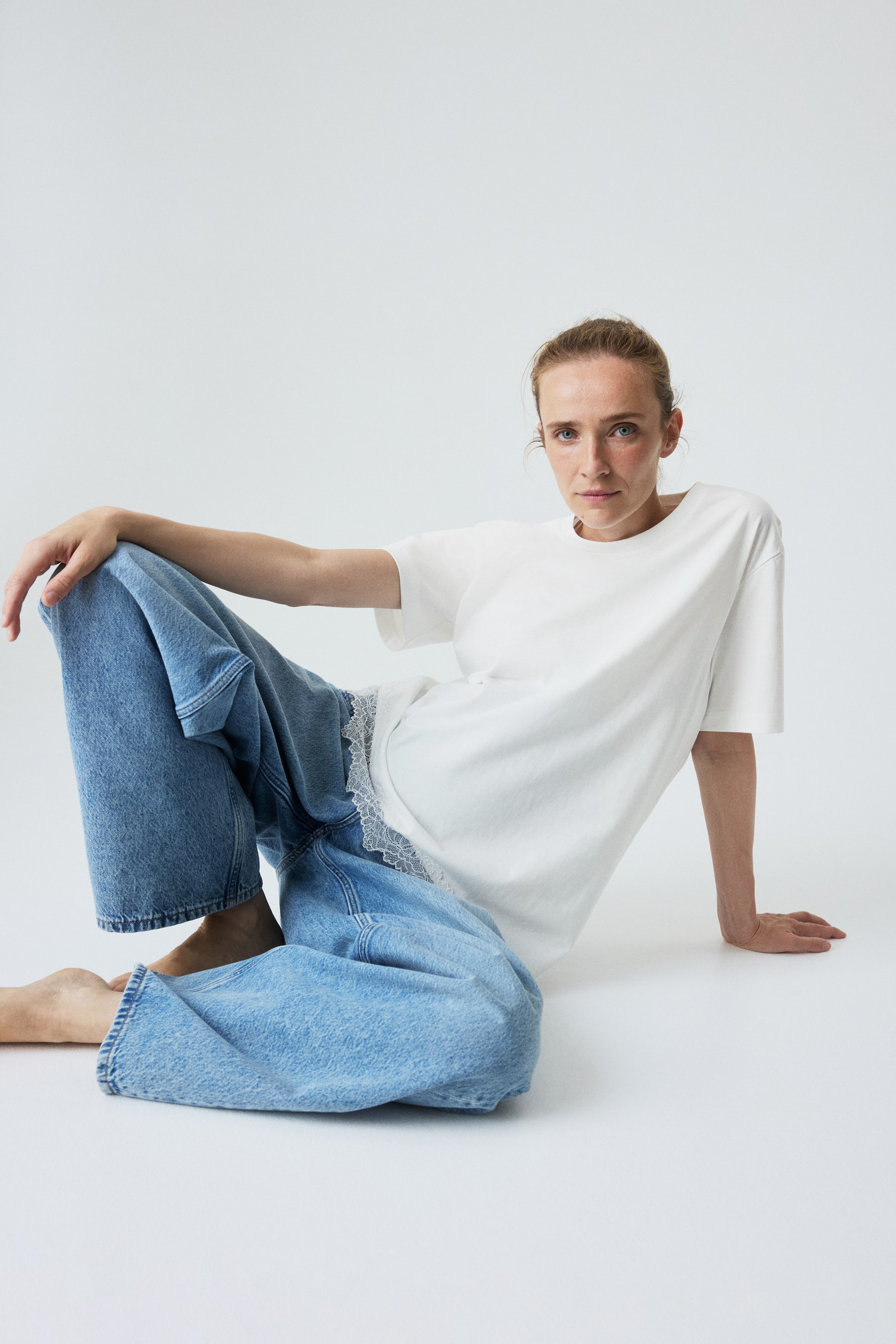 Näytä suurempi kuva: MAMA Pitsireunainen T-paita - Valkoinen - NAISET | H&M FI 1