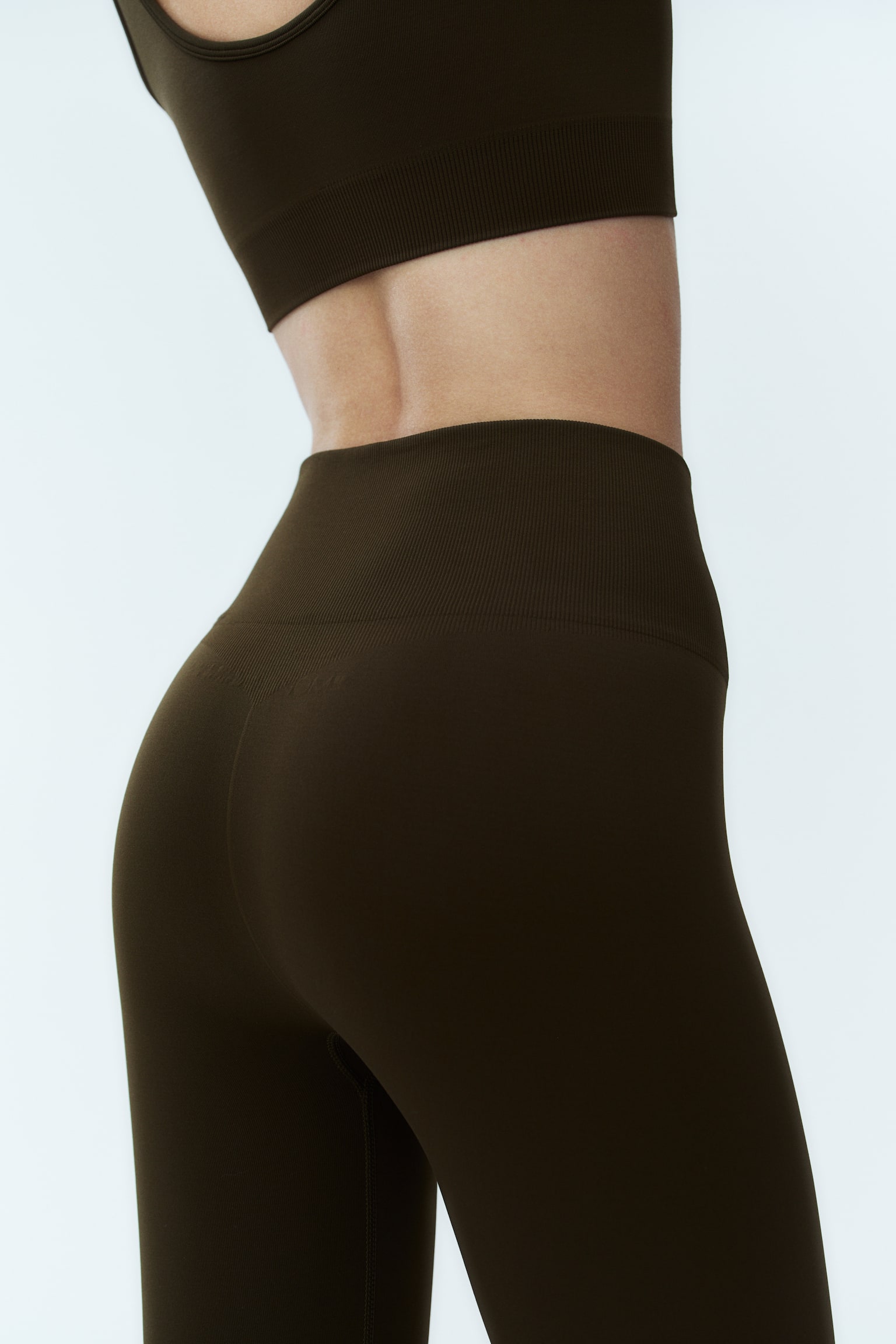 Seamless Yoga leggings in DryMove™ - Khaki green/Black - 4