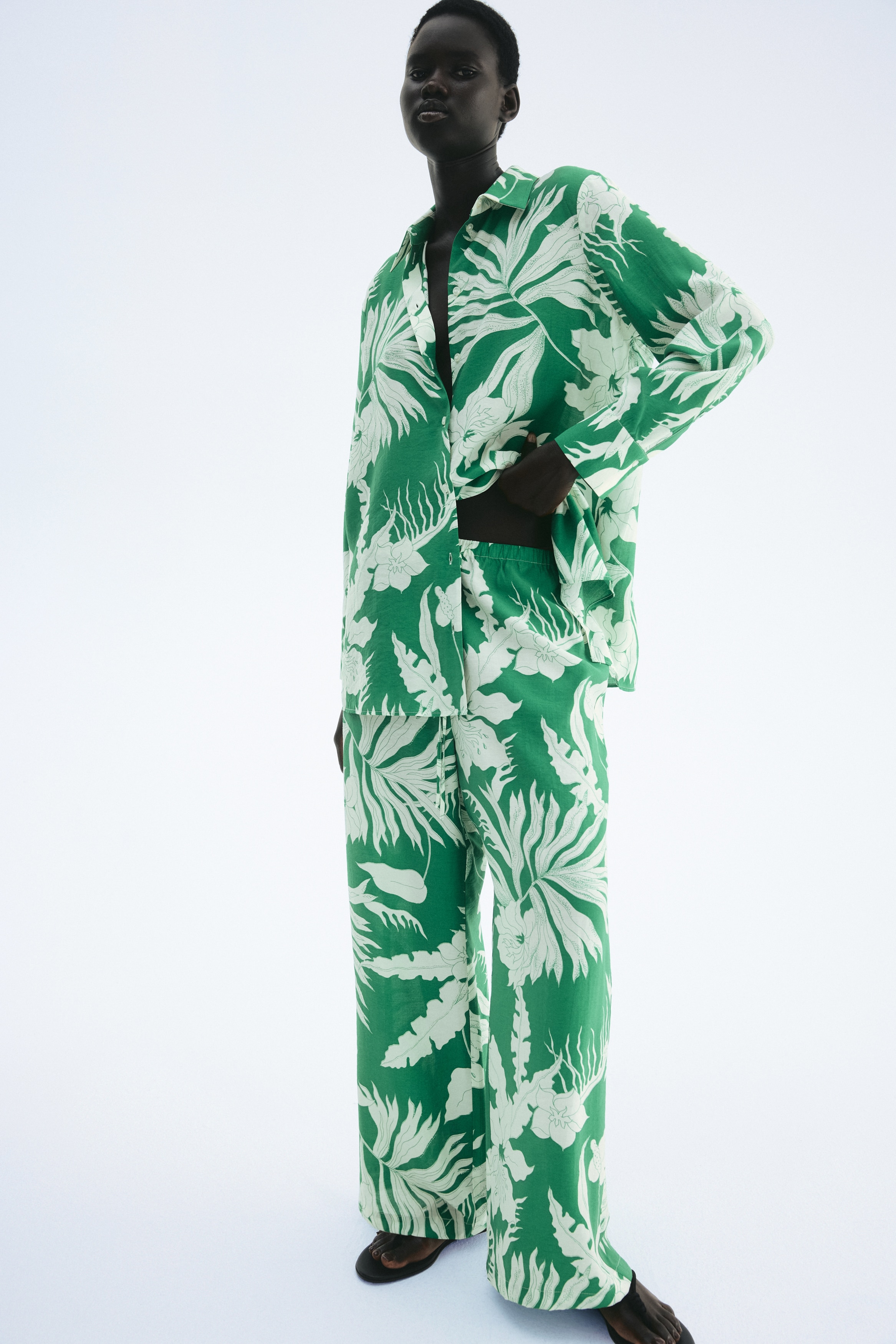Loose-fit drawstring trousers