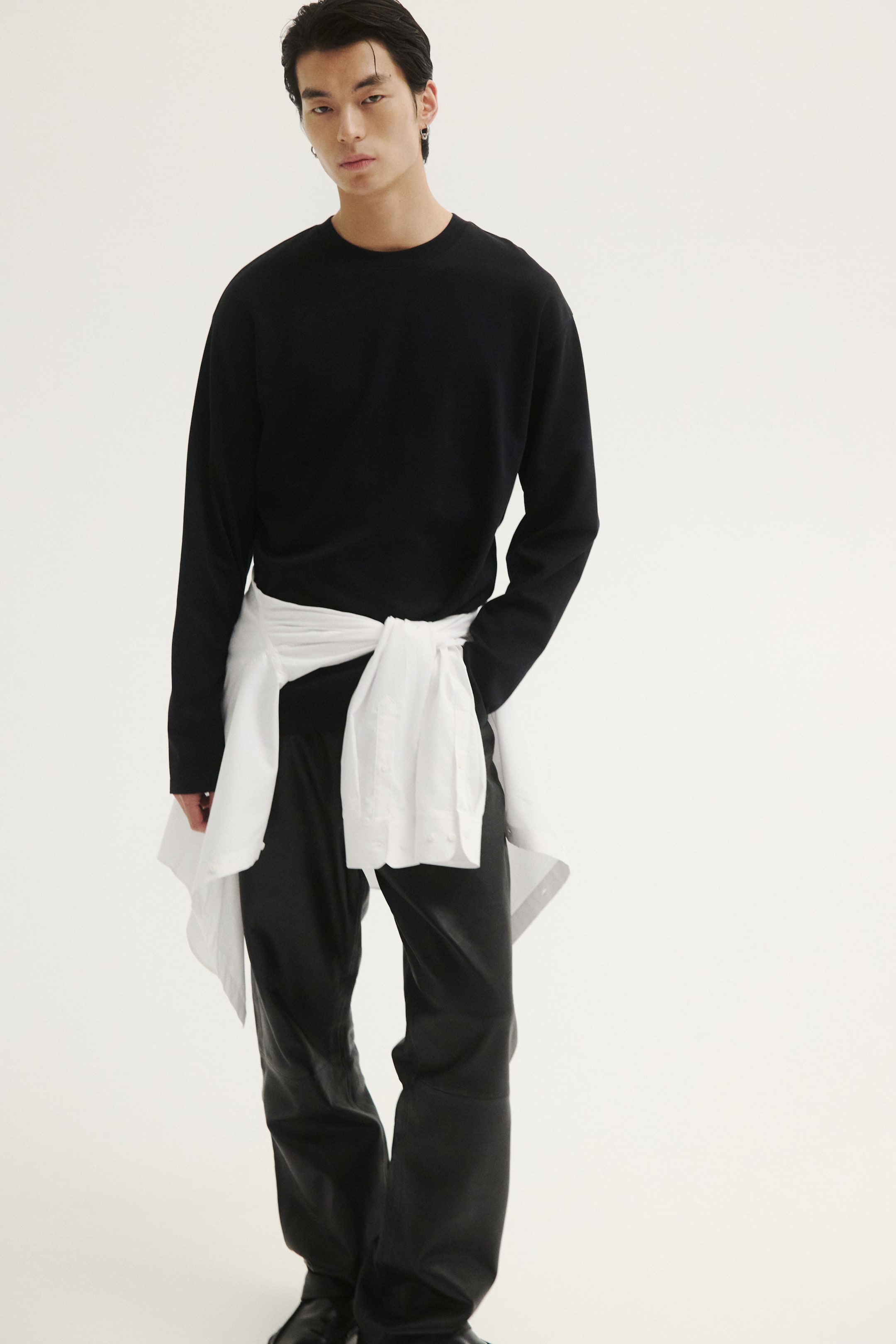 View larger image: Cooling Relaxed Fit Long-sleeved T-shirt - Black - Men | H&M HK 1
