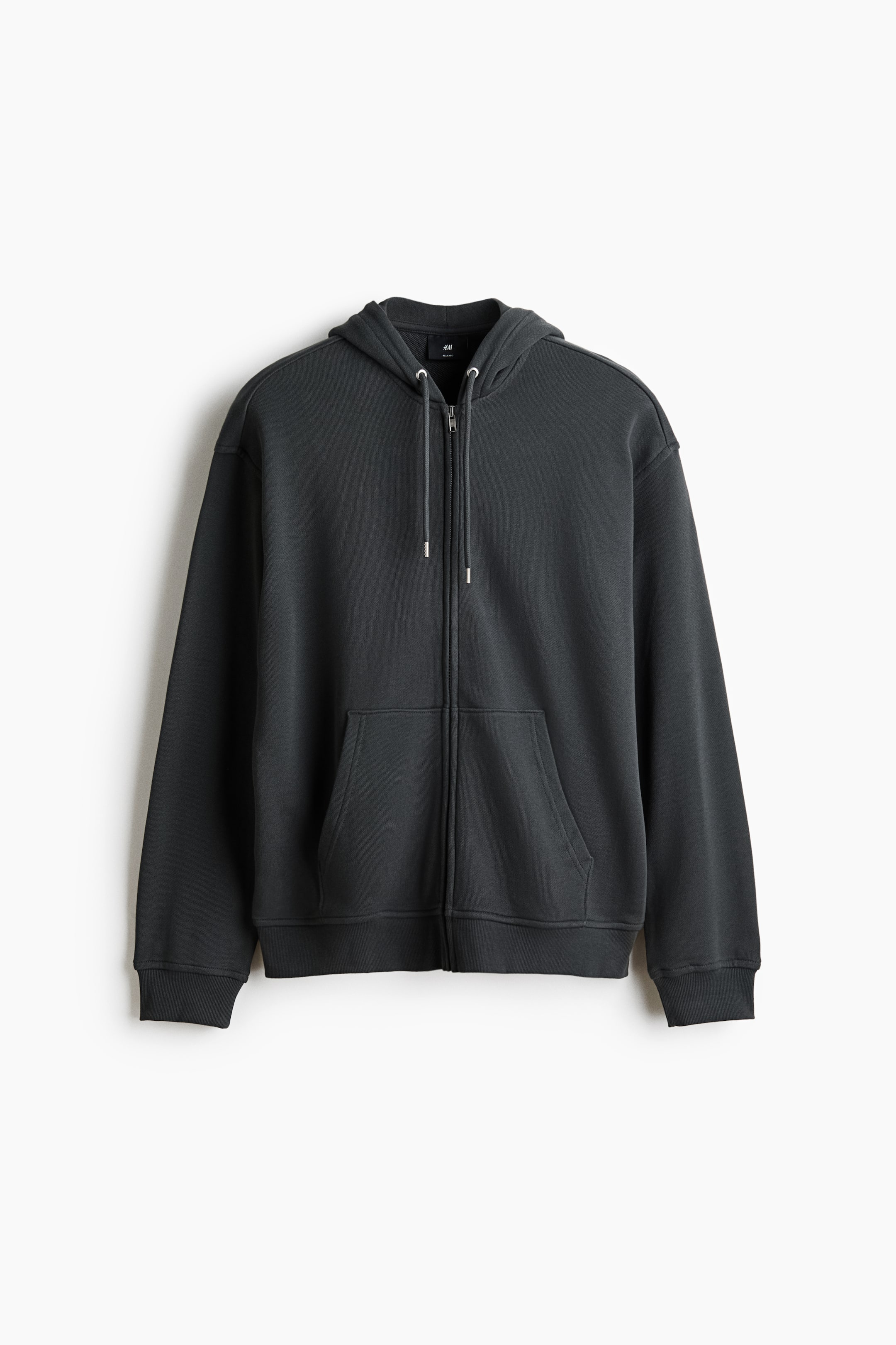Xem ảnh lớn hơn: Một chiếc áo hoodie khóa kéo toàn bộ màu xám đậm được trình bày theo hướng nhìn từ phía trước. Thiết kế có mũ trùm đầu với dây rút, khóa kéo dài toàn thân ở mặt trước và một túi kangaroo lớn. Áo hoodie được thiết kế với vai xuôi, tay dài và bo gân ở cổ tay cùng gấu áo.