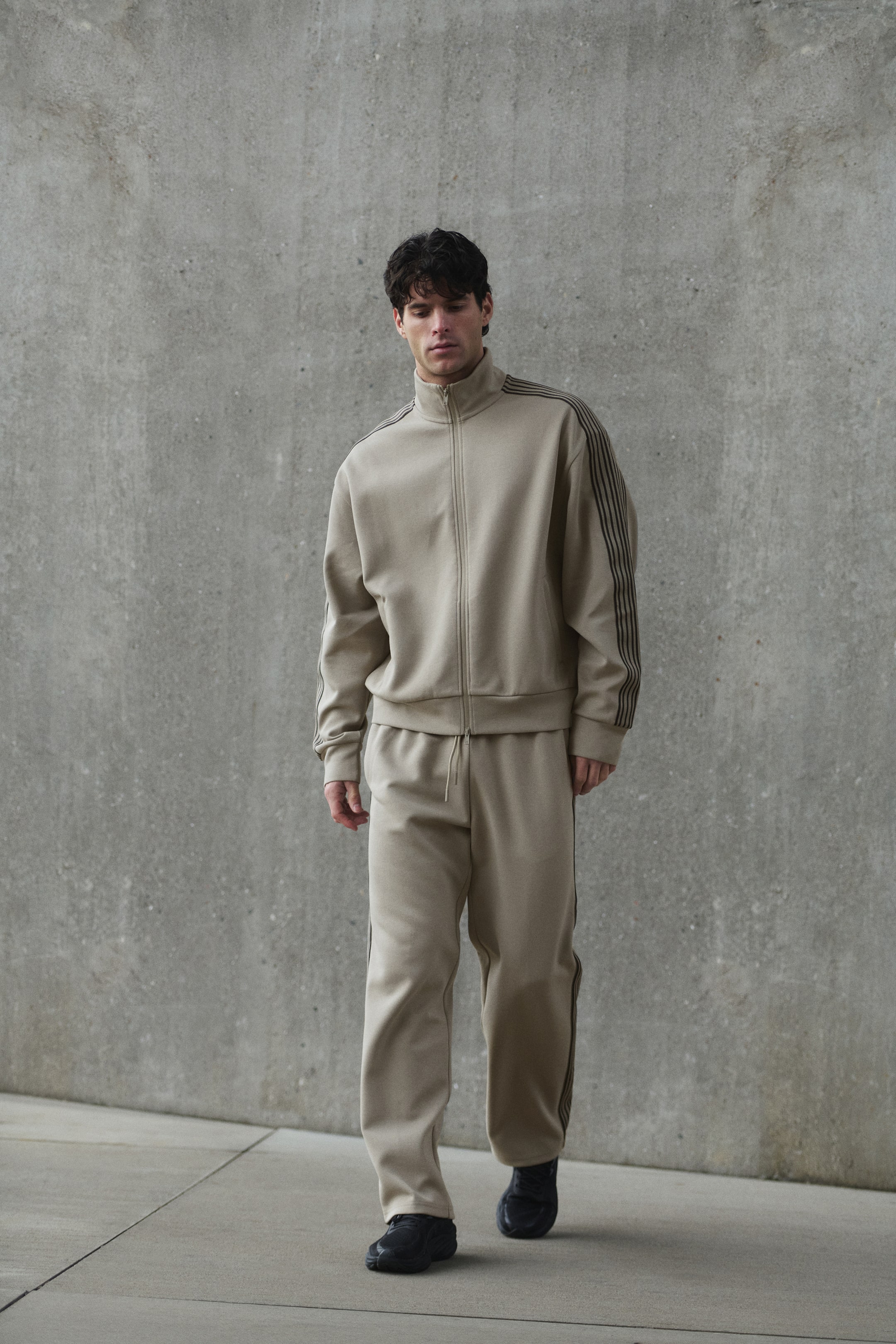 View larger image: Loose Fit Sports joggers with DryMove™ - Beige - Men | H&M IE 1