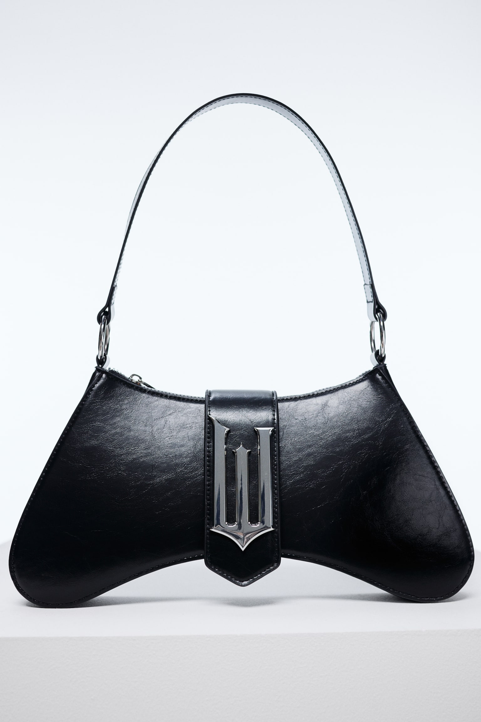 Metal-appliqué shoulder bag - Black/Wicked - 5