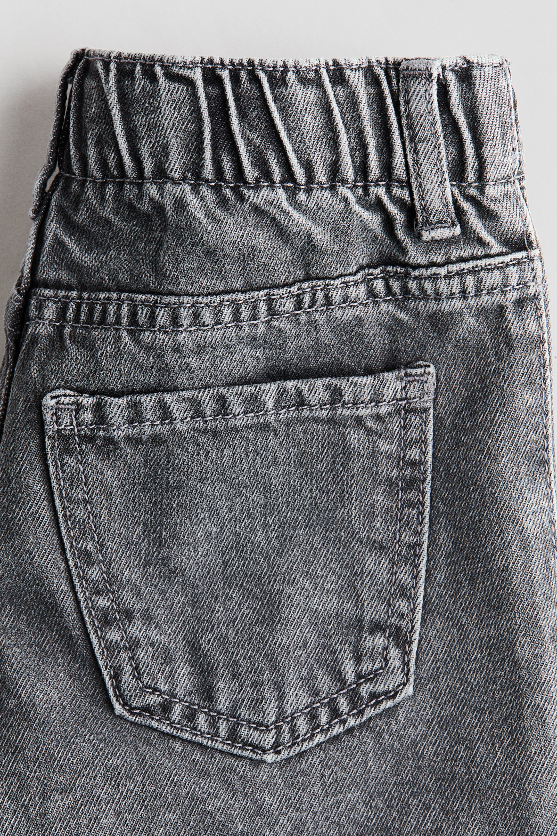 Wide-Leg Loose-Fit Jeans
