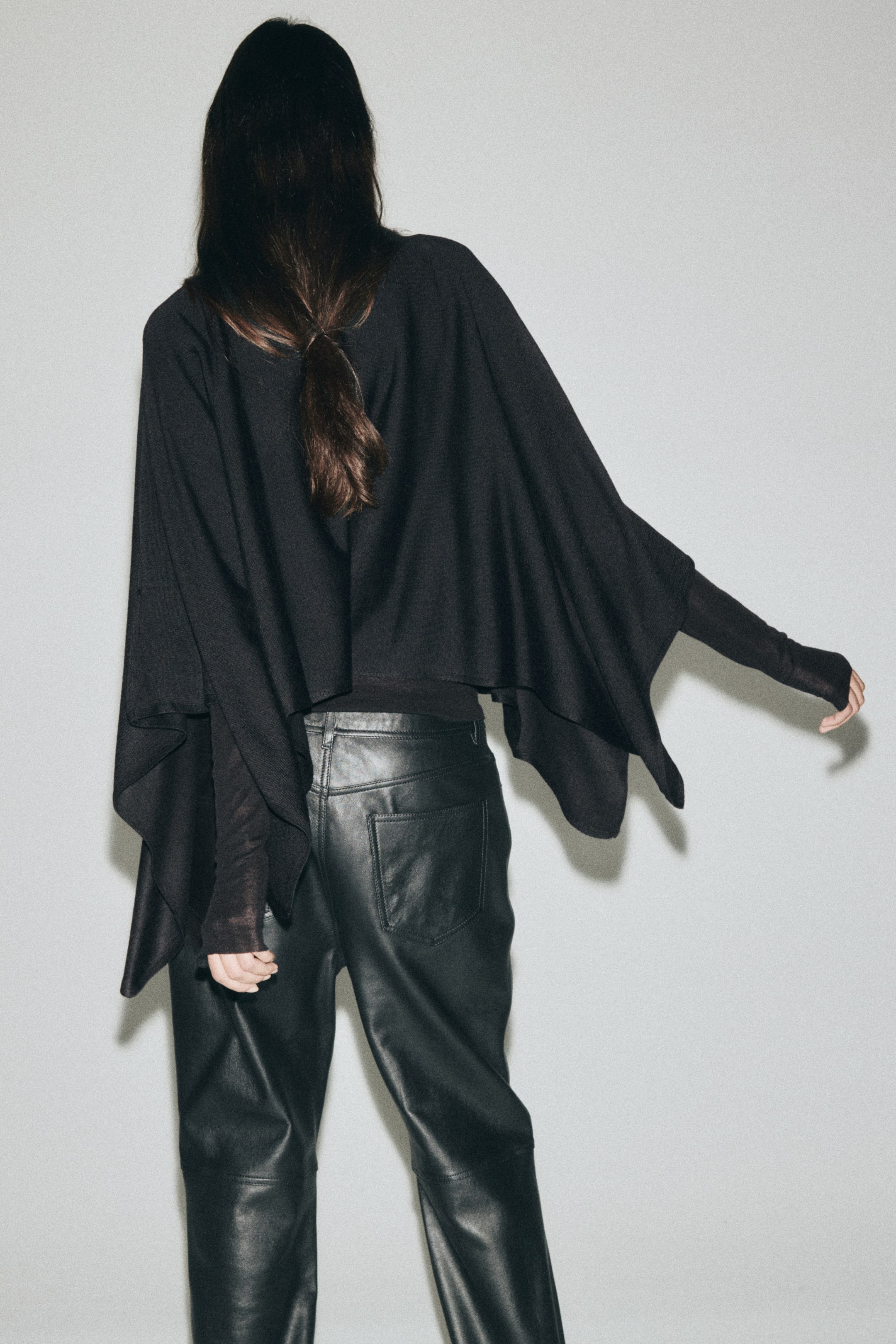 Visa större bild: Finstickad cape - Svart - DAM | H&M FI 3