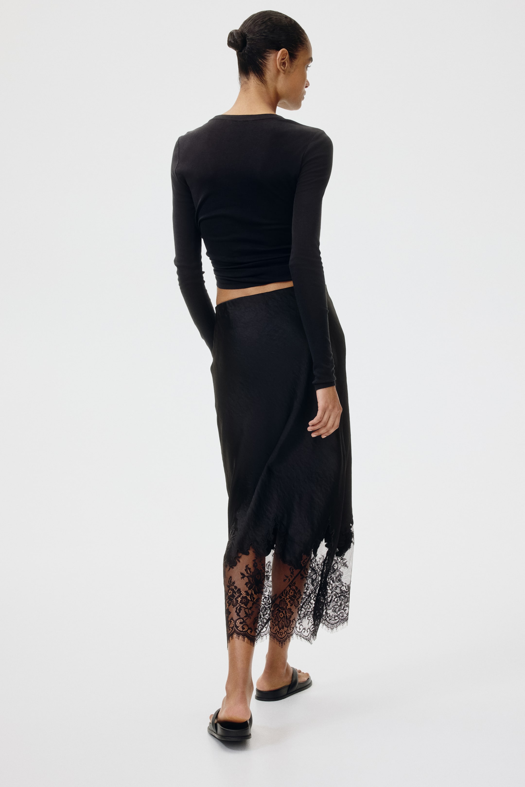 Женские юбки H&M Lace-Trimmed Satin Skirt — фото 5