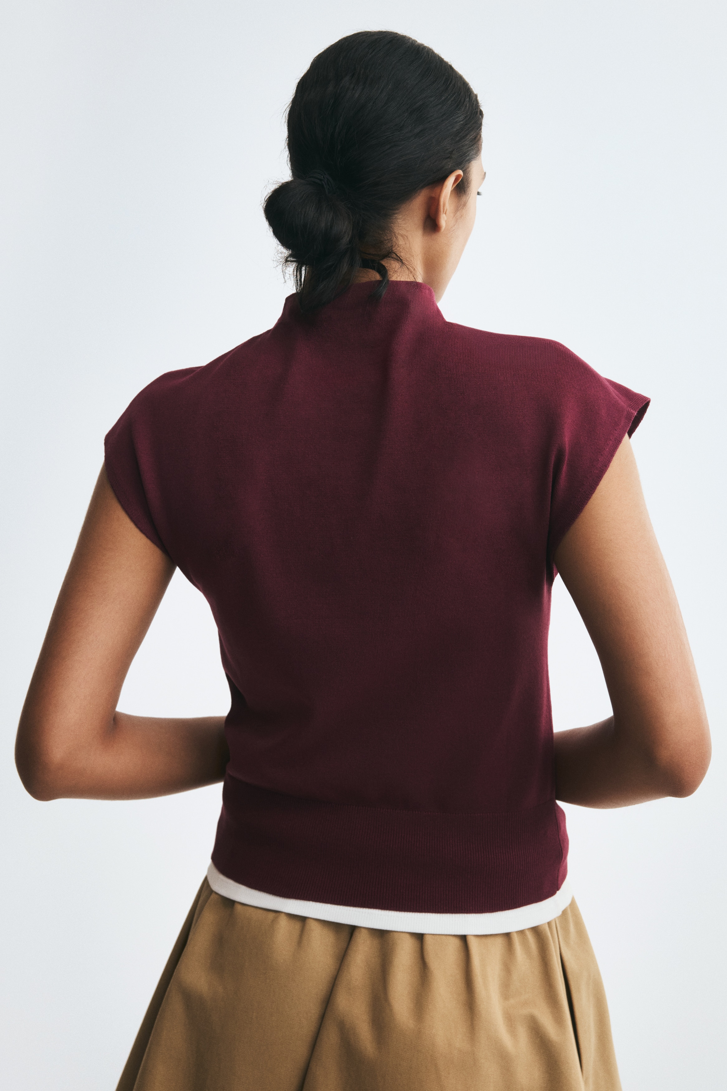 Mock Turtleneck Sweater Vest - thumbnail 8