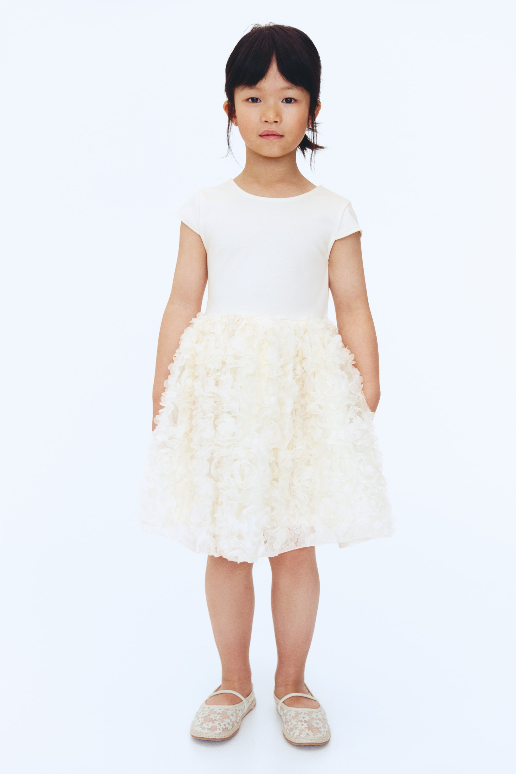 Robe avec appliqués floraux