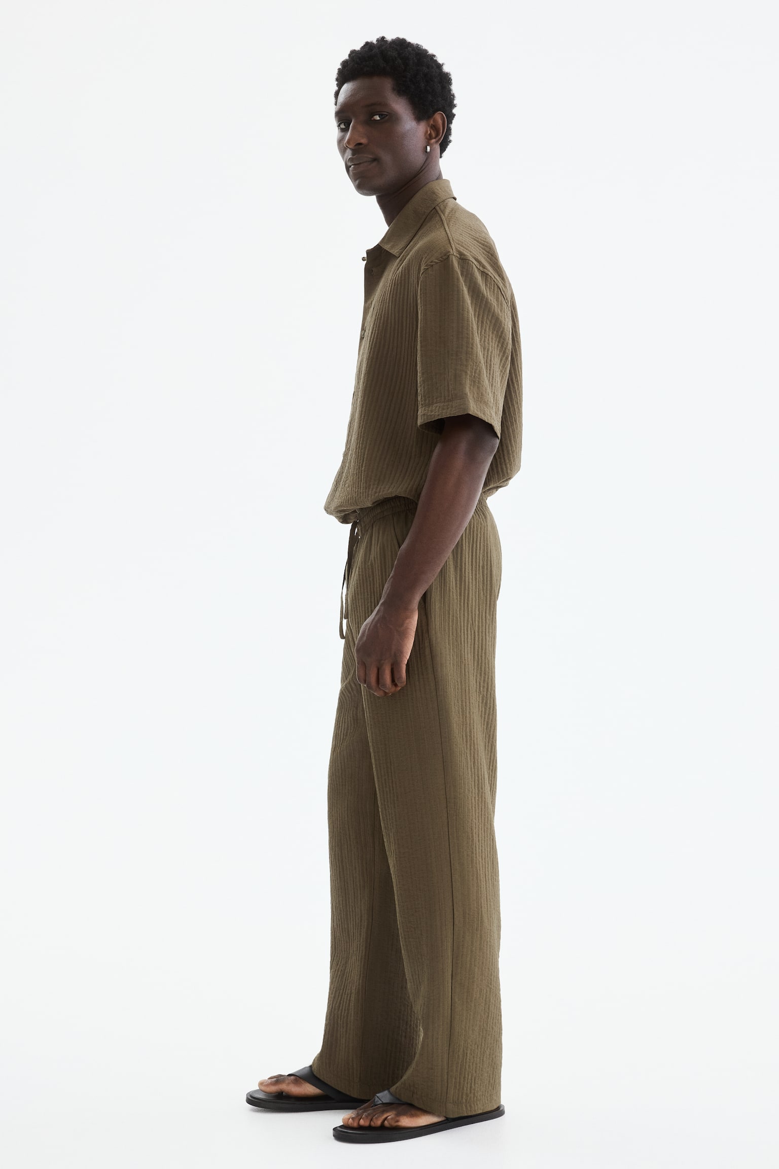Relaxed Fit textured trousers-Khaki green - 8