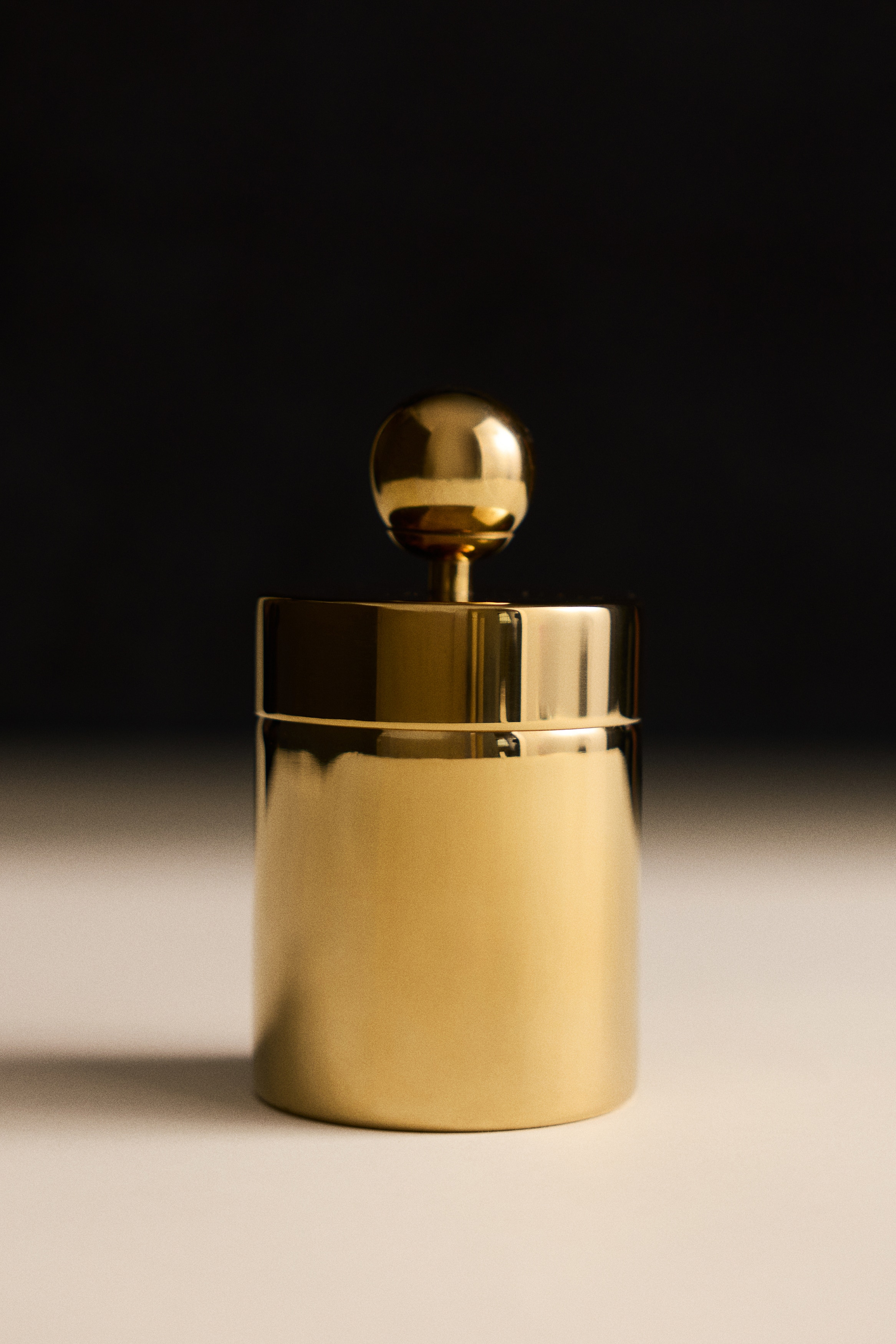 Tall metal box - Gold-coloured
