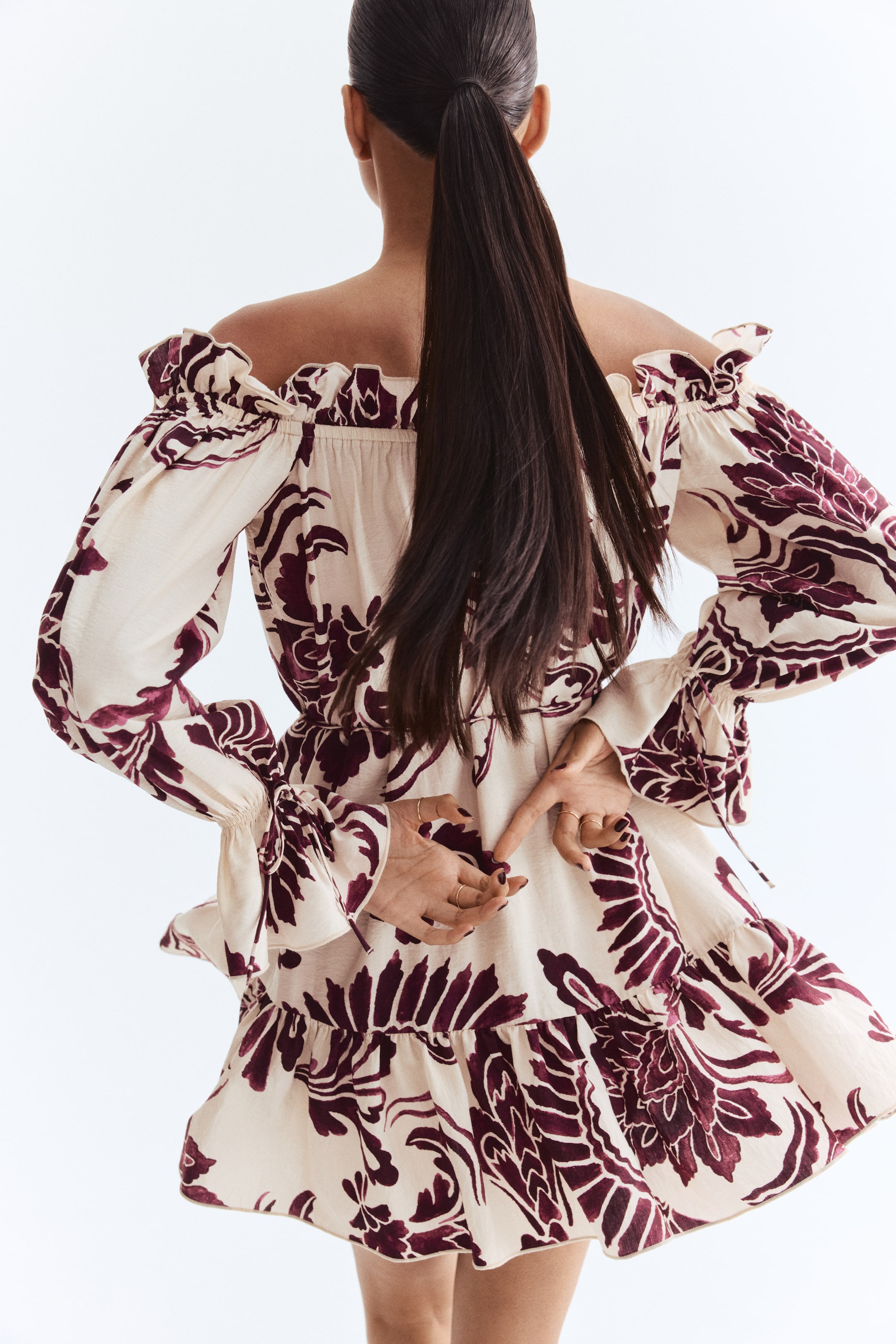 View larger image: Off-the-shoulder dress - Powder pink/Burgundy patterned - Ladies | H&M SG 3