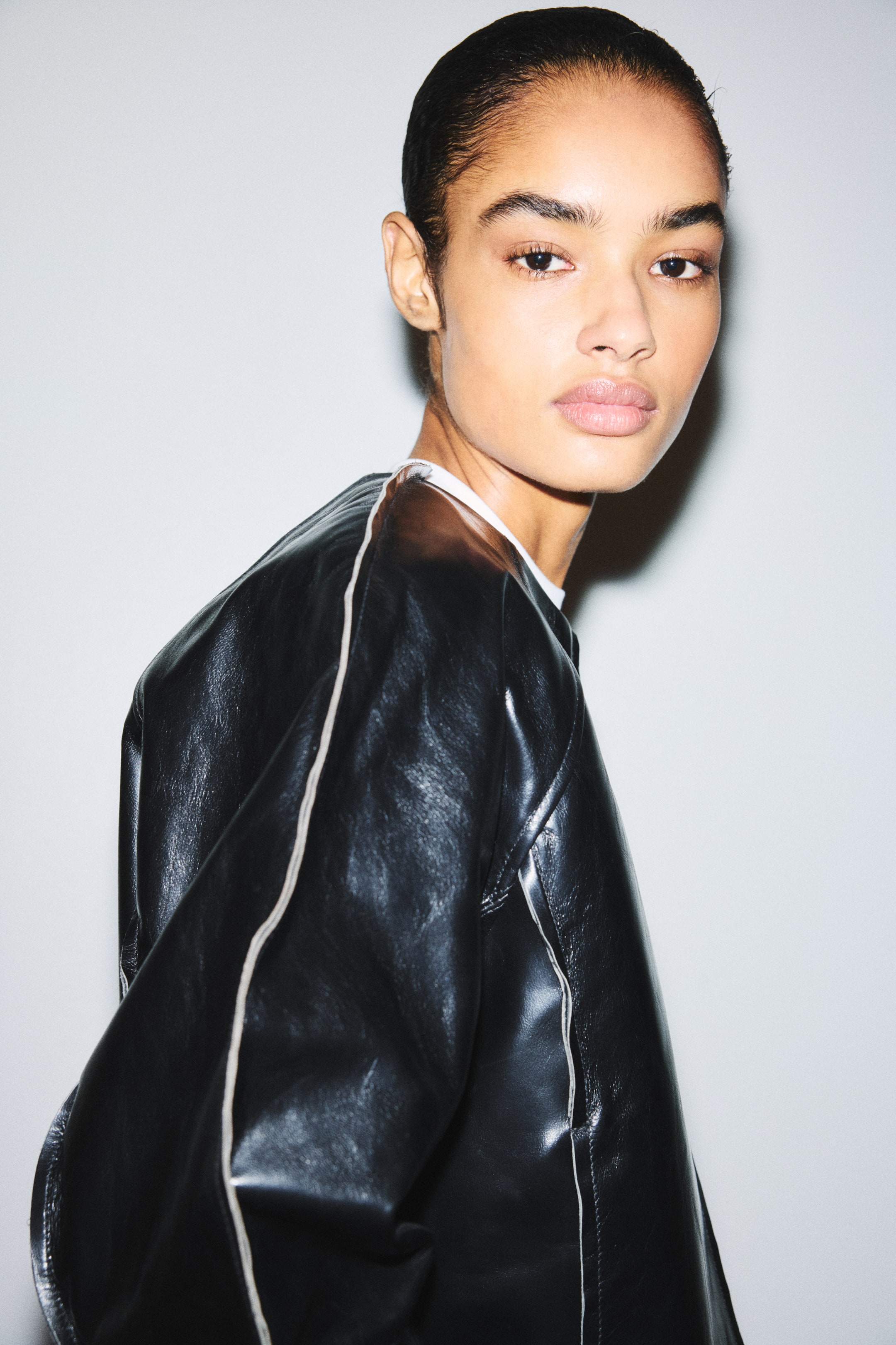 Женские куртки H&M KW Leather Jacket — фото 5