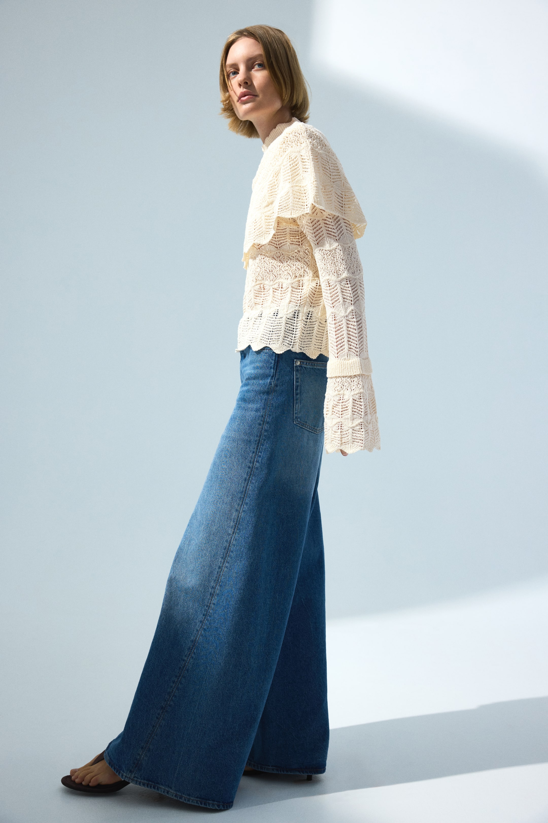Haut façon dentelle avec cape