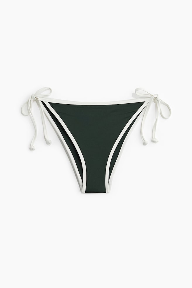 Tanga bikini con laccetti - Verde scuro/Verde polvere chiaro/Bianco/rosso scuro fantasia/Blu/Verde lime/Bianco/palme - 1