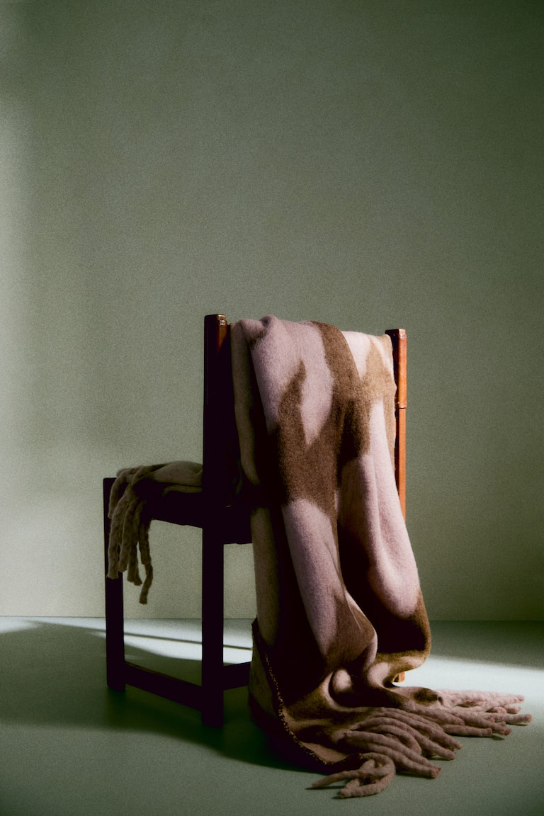 Patterned wool-blend blanket