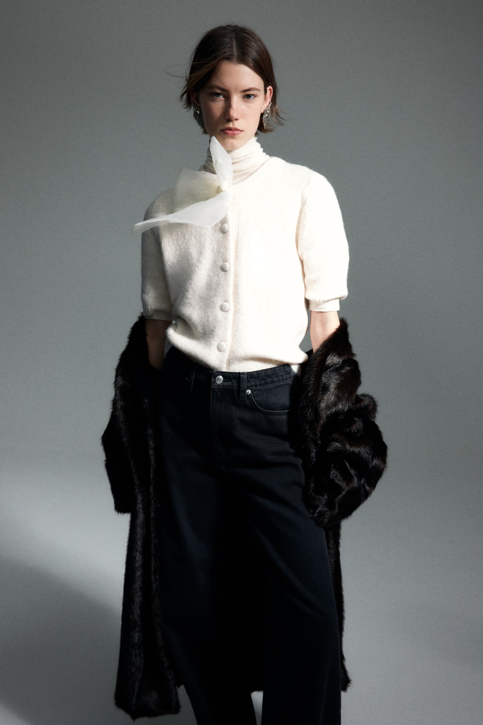 Kötött kardigán masnival - Krémszínű/Fekete/Világos rózsaszín - 2