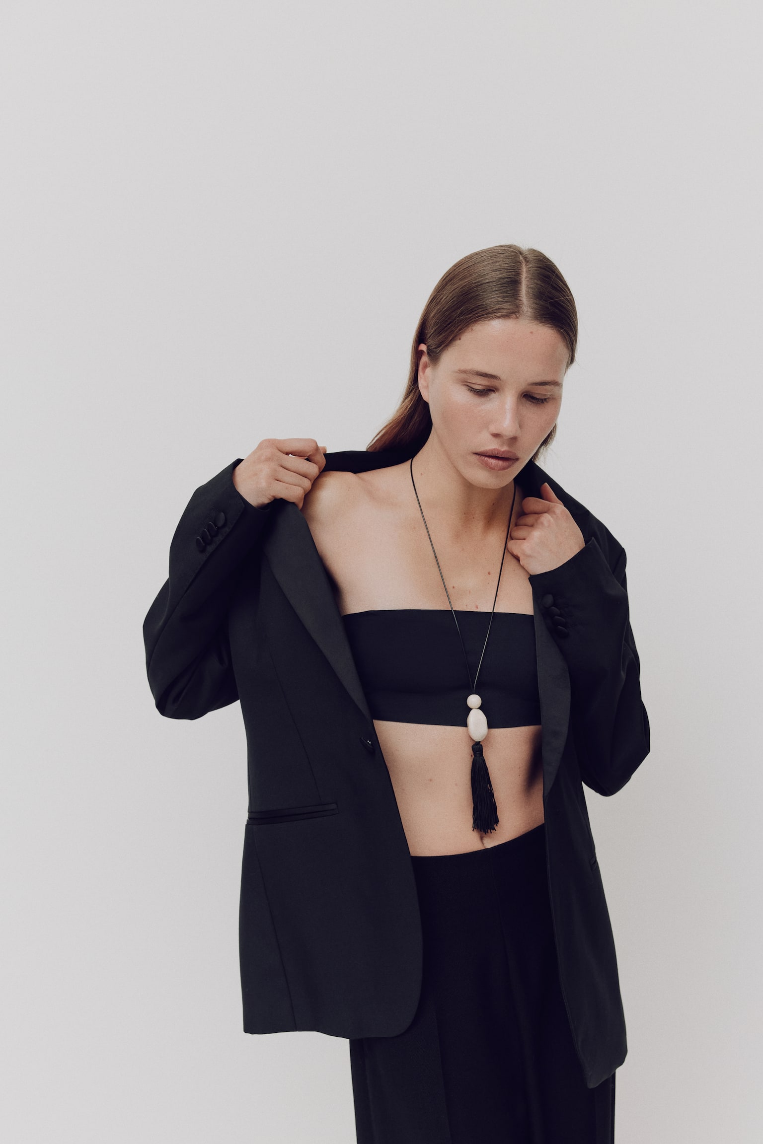 Sznurkowy naszyjnik z wisiorkiem - Czarny - 2