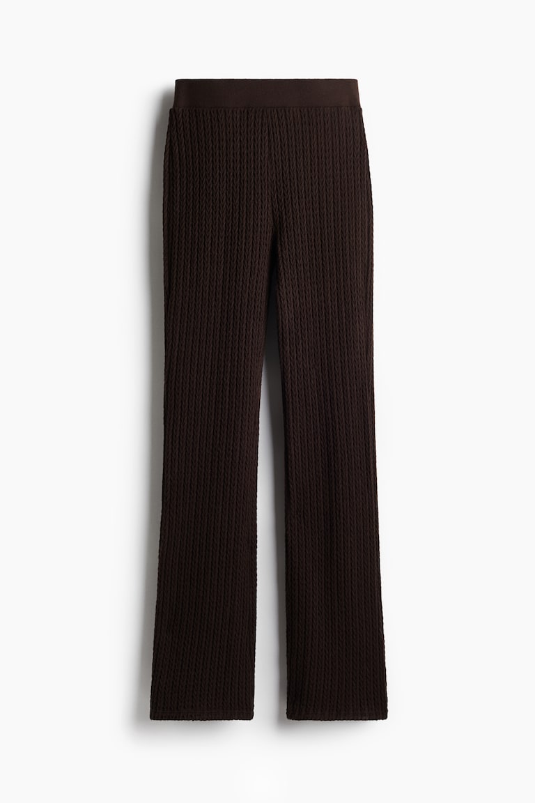 Zvonaste pantalone sa dezenom boda pletenice