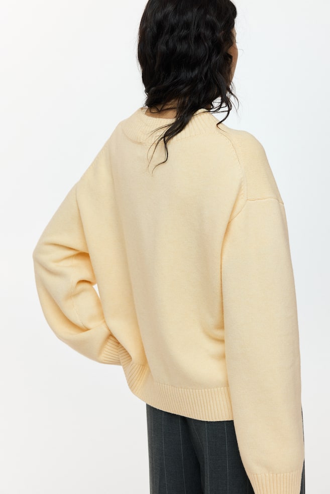Pull à encolure en V-Jaune clair - 6