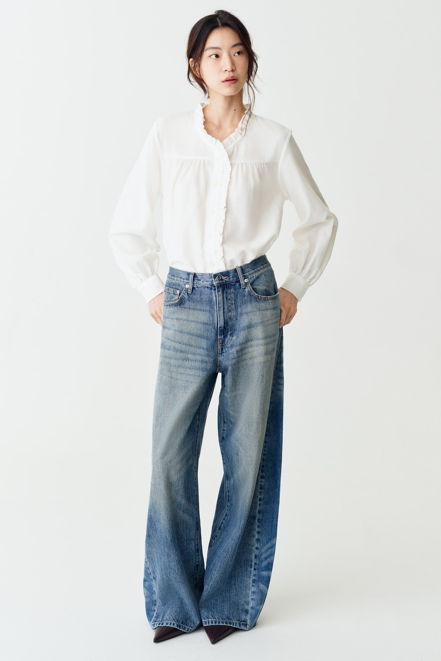 Áo kiểu dệt chéo viền diềm nhún - Màu trắng/Màu nâu đậm/Kẻ ca rô gingham/Màu xanh khói nhạt/Kẻ gingham - 1