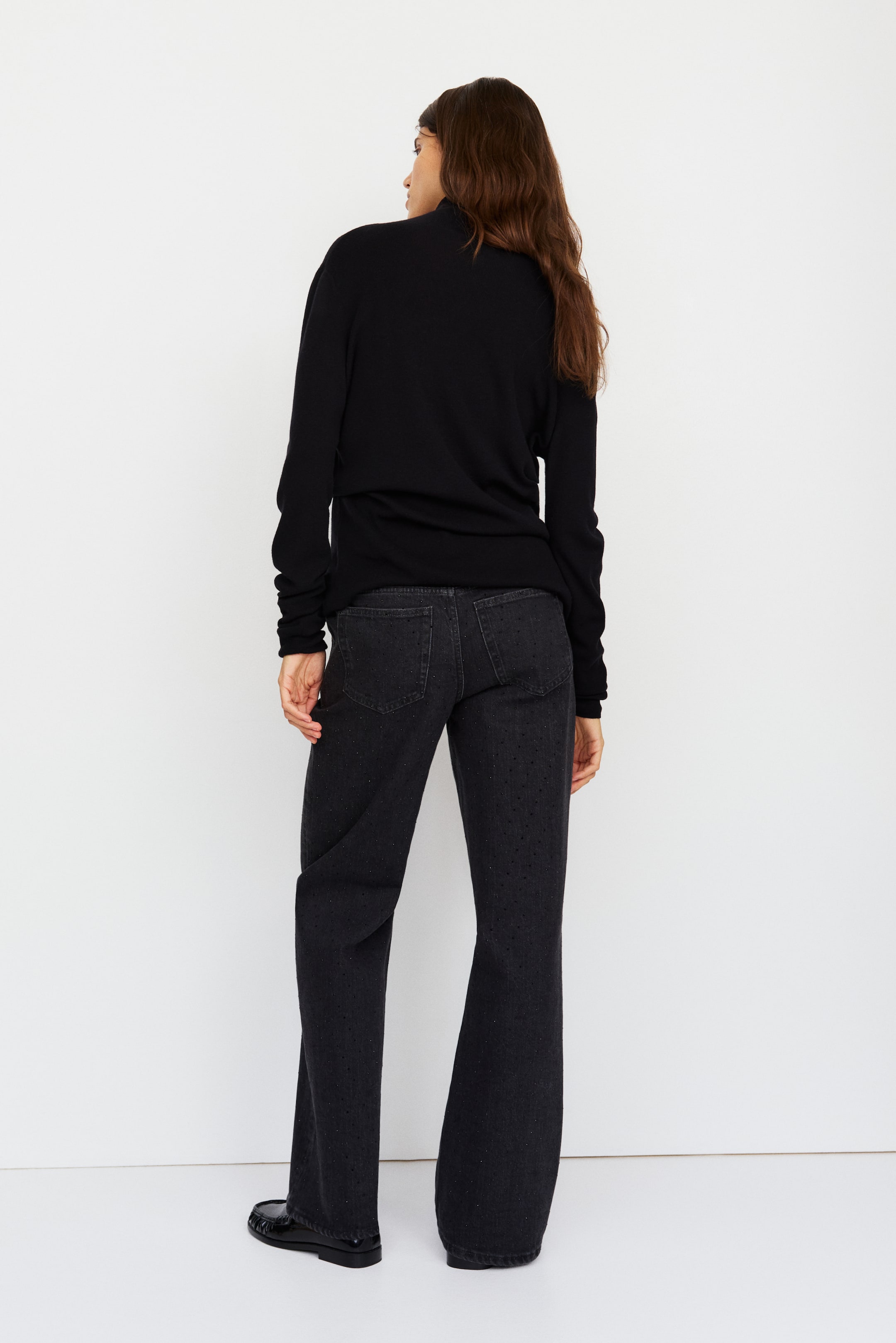 Nagyobb kép megtekintése: MAMA Bő farmer - Koptatott fekete - NŐI | H&M HU 3