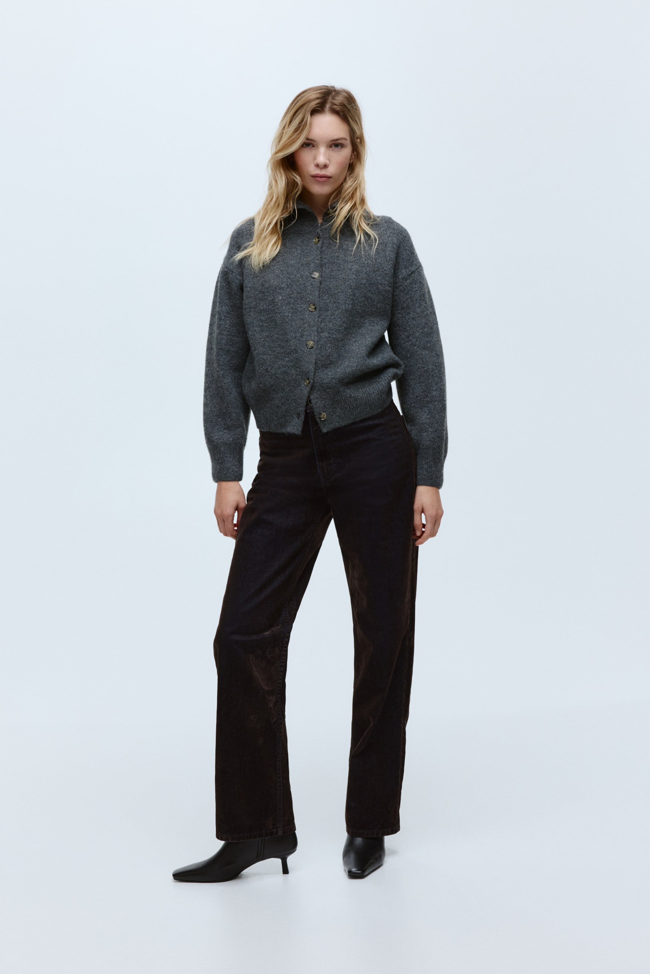 Ver imagen más grande: Straight High Jeans con acabado afelpado - Marrón oscuro | H&M ES 2