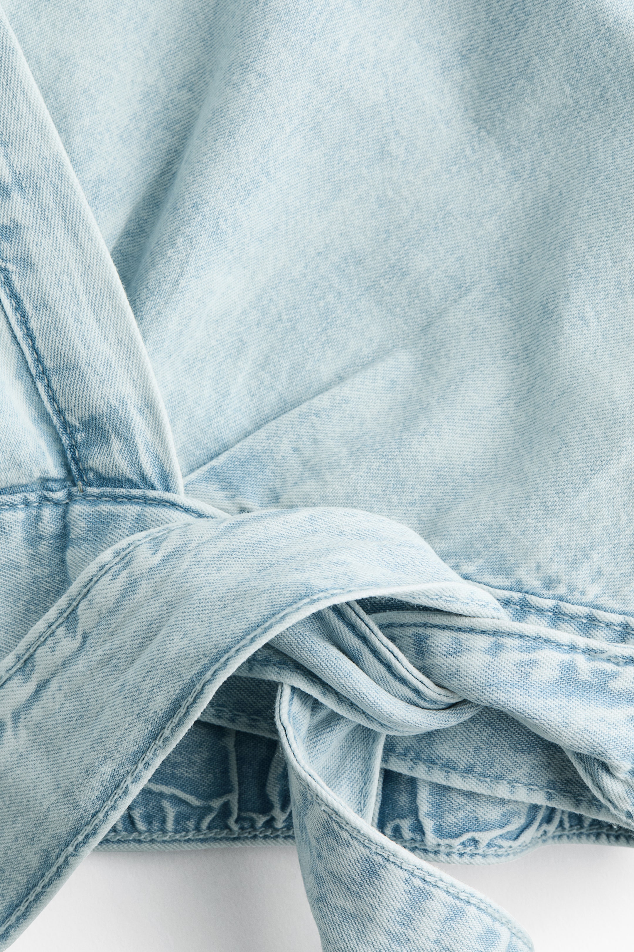 Blouse croisée en denim