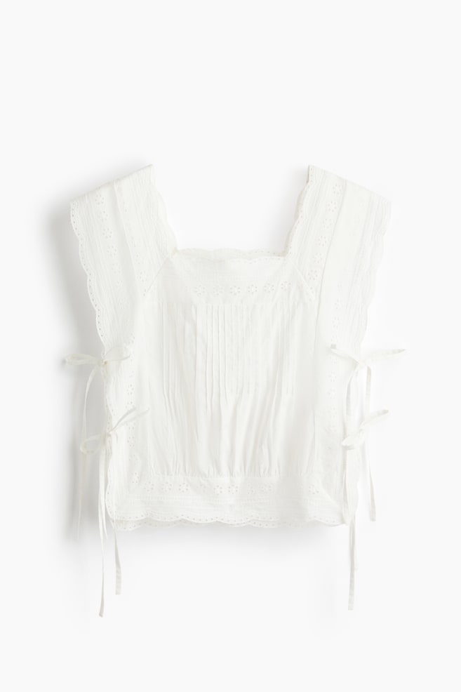 Blusa com atilhos e bordado inglês - Branco - 1