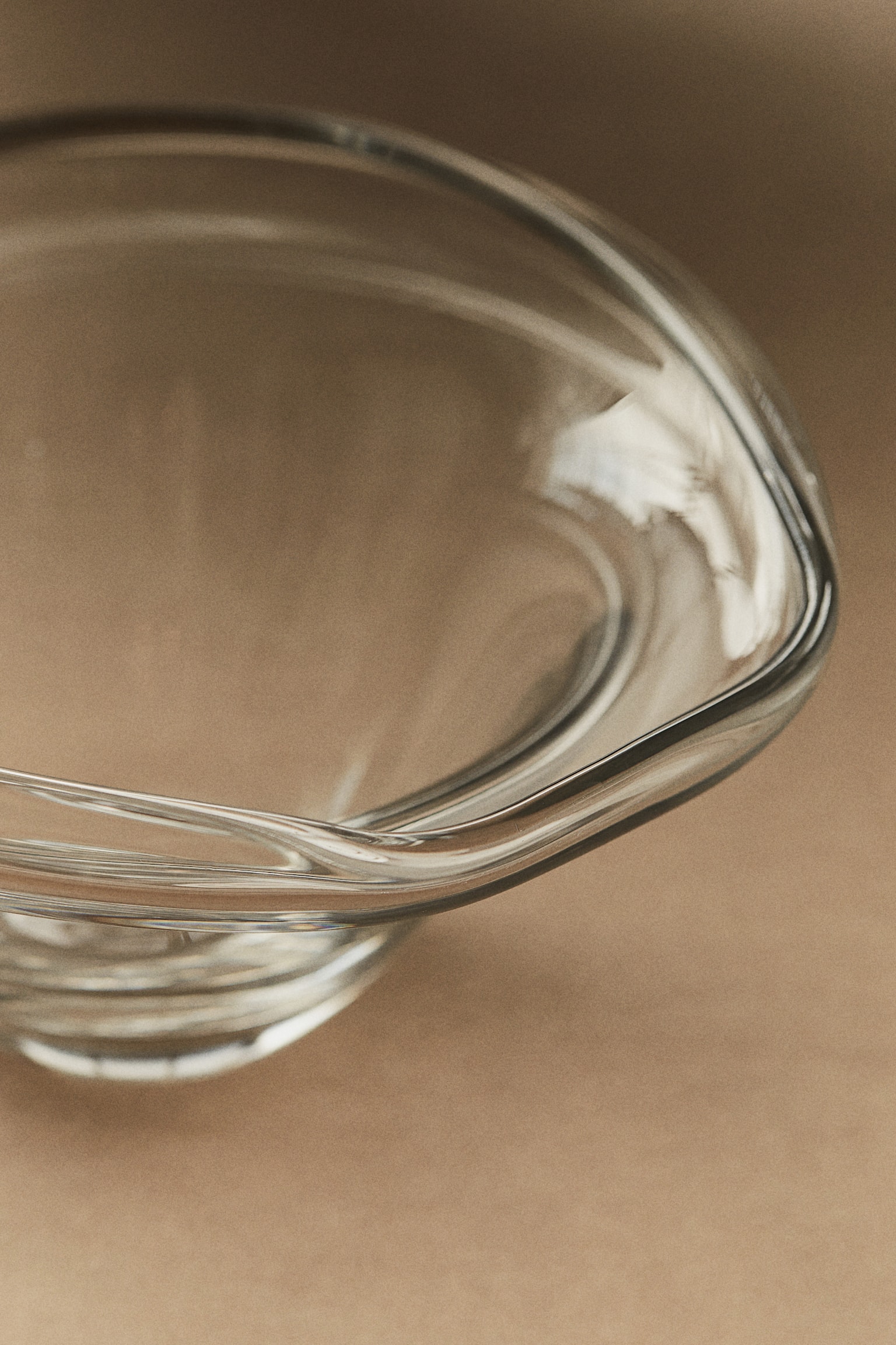 Asymmetric glass bowl - Transparent - 2