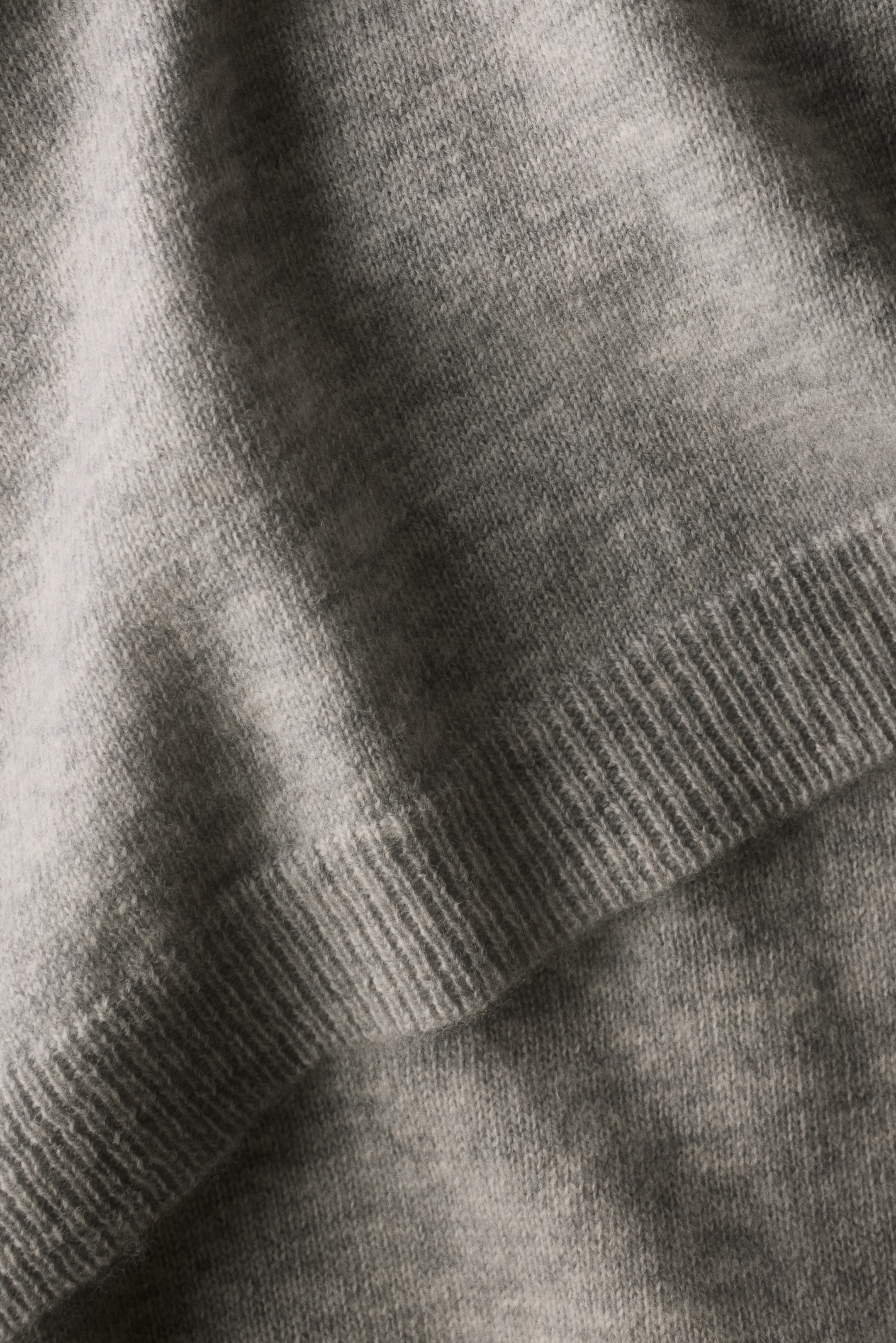 Grösseres Bild ansehen: Feinstrick-Babydecke aus Wolle - Hellgraumeliert - HOME | H&M CH 1
