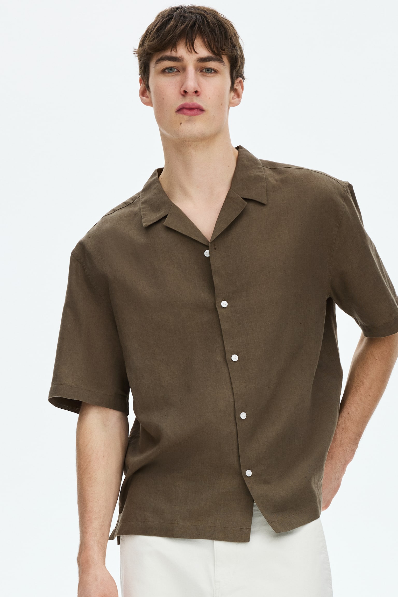 Relaxed Fit Linen-blend resort shirt - Dark khaki green/Light beige/White/Black/White/Striped/Brown - 2